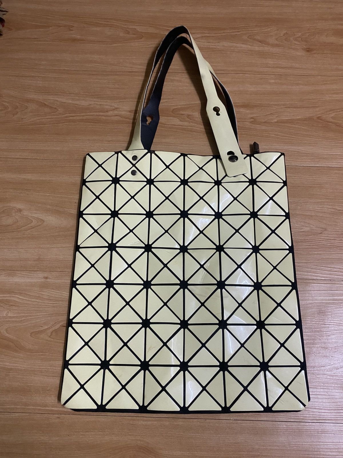 Issey Miyake Bao Bao Issey Miyake BAO BAO Geometric Panel Tote Bag Cream / Black Size ONE SIZE - 2 Thumbnail