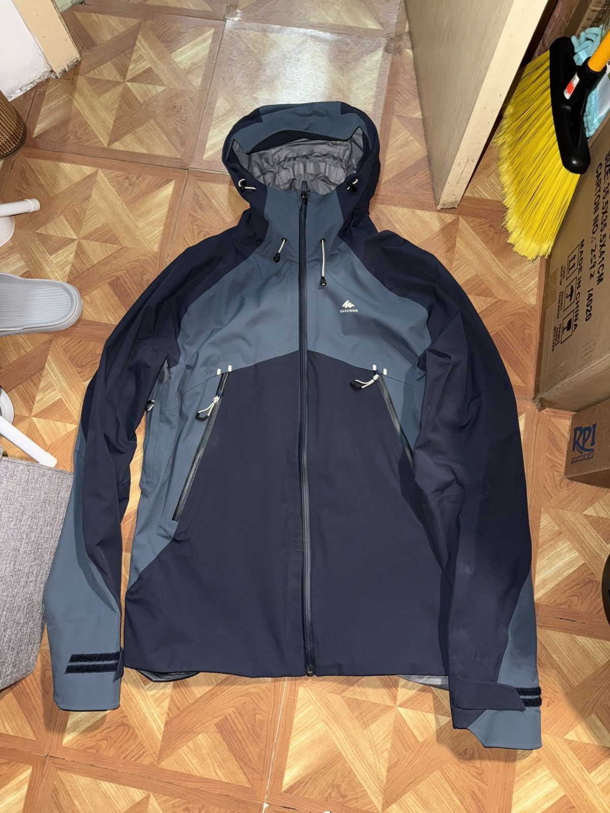 Other Quechua Decathalon Mens Blue Rain Jacket waterproof Size US M / EU 48-50 / 2 - 1 Thumbnail