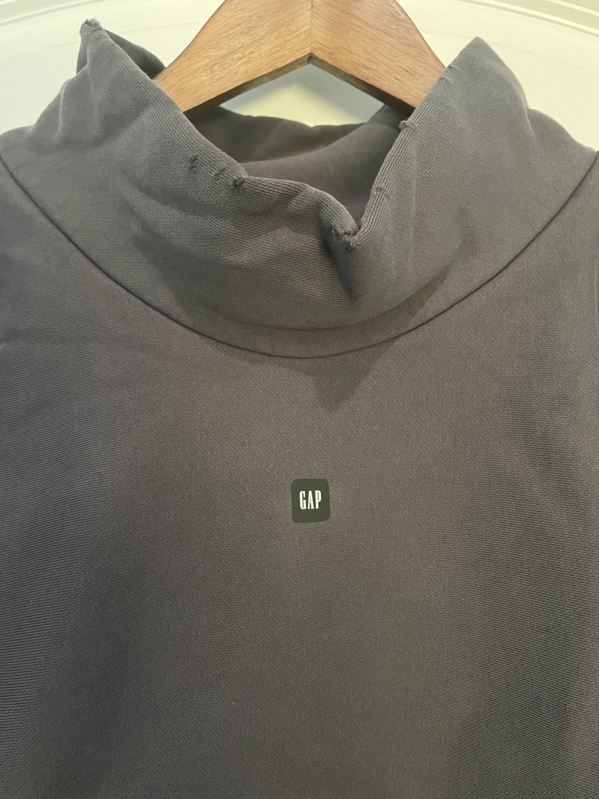 Balenciaga × Gap × Kanye West Yeezy Gap Balenciaga High Neck Distressed Mockneck Sweater Size US XL / EU 56 / 4 - 3 Thumbnail