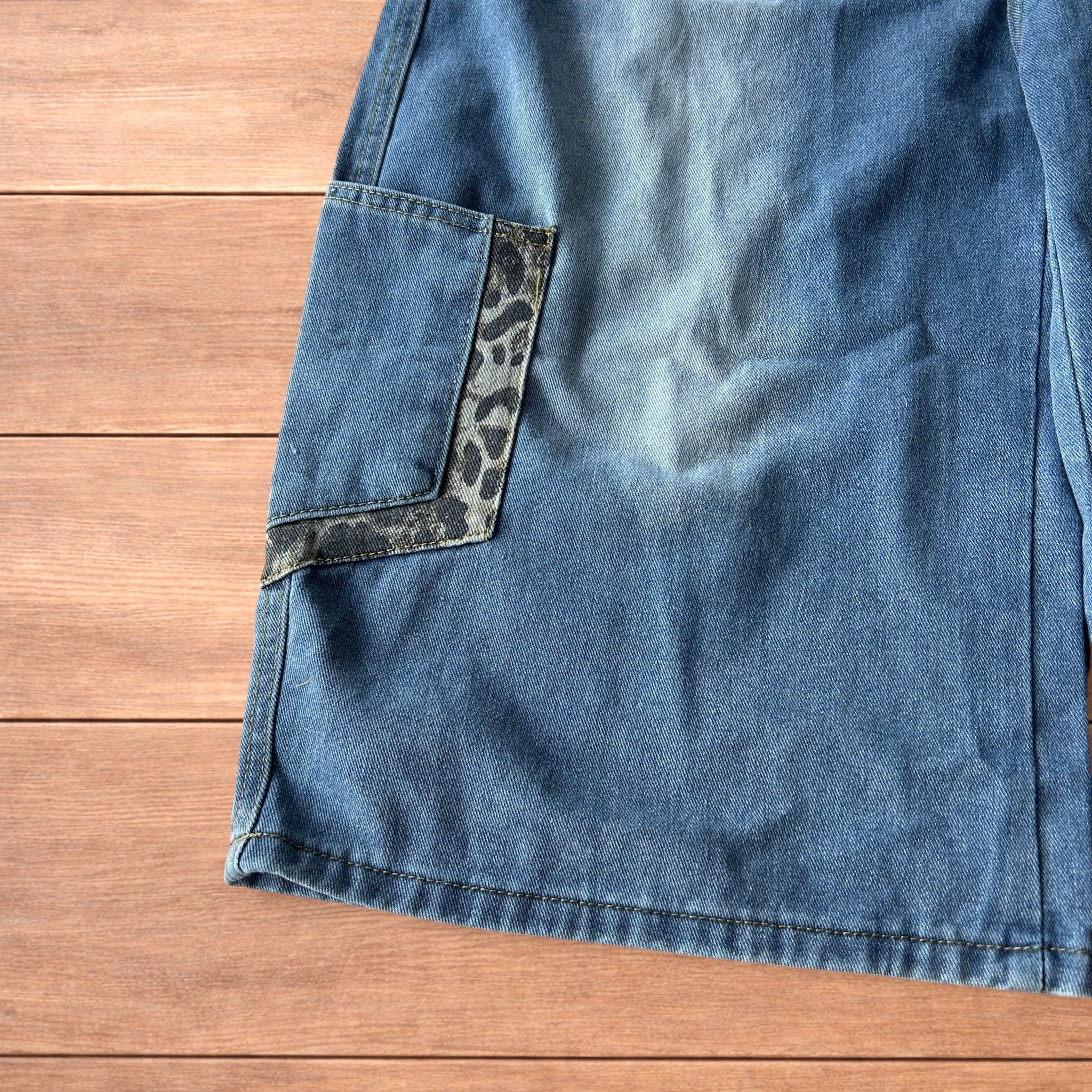 Japanese Brand Vintage style baggy jorts shorts w. leopard print in blue. Size US 36 / EU 52 - 5 Thumbnail