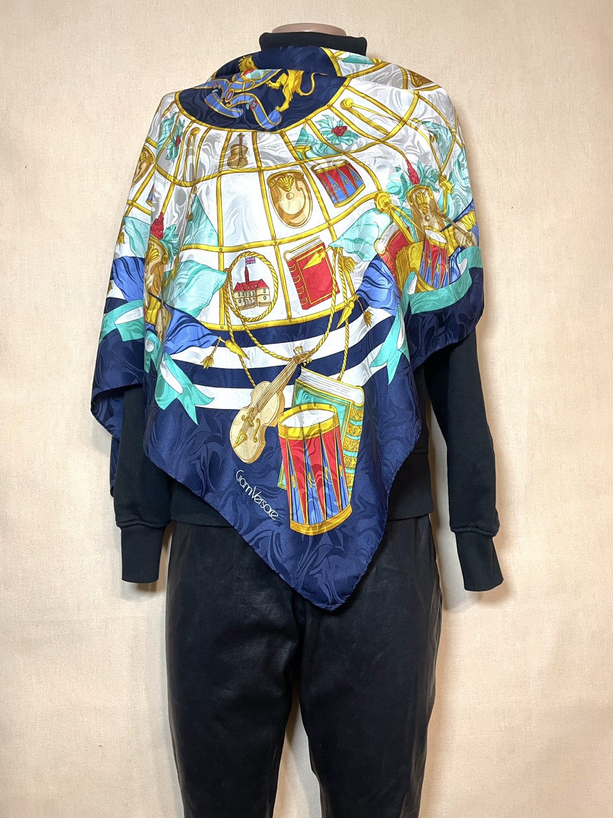 Versace × Vintage Gianni Versace jacquard art music silk scarf Size ONE SIZE - 7 Thumbnail