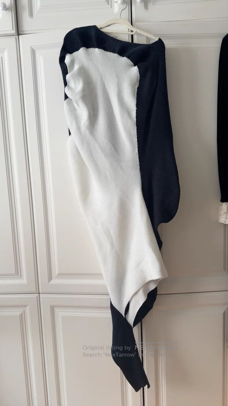 Issey Miyake Issey Miyake Black White Color Block Knit Top Size S / US 4 / IT 40 - 1 Thumbnail