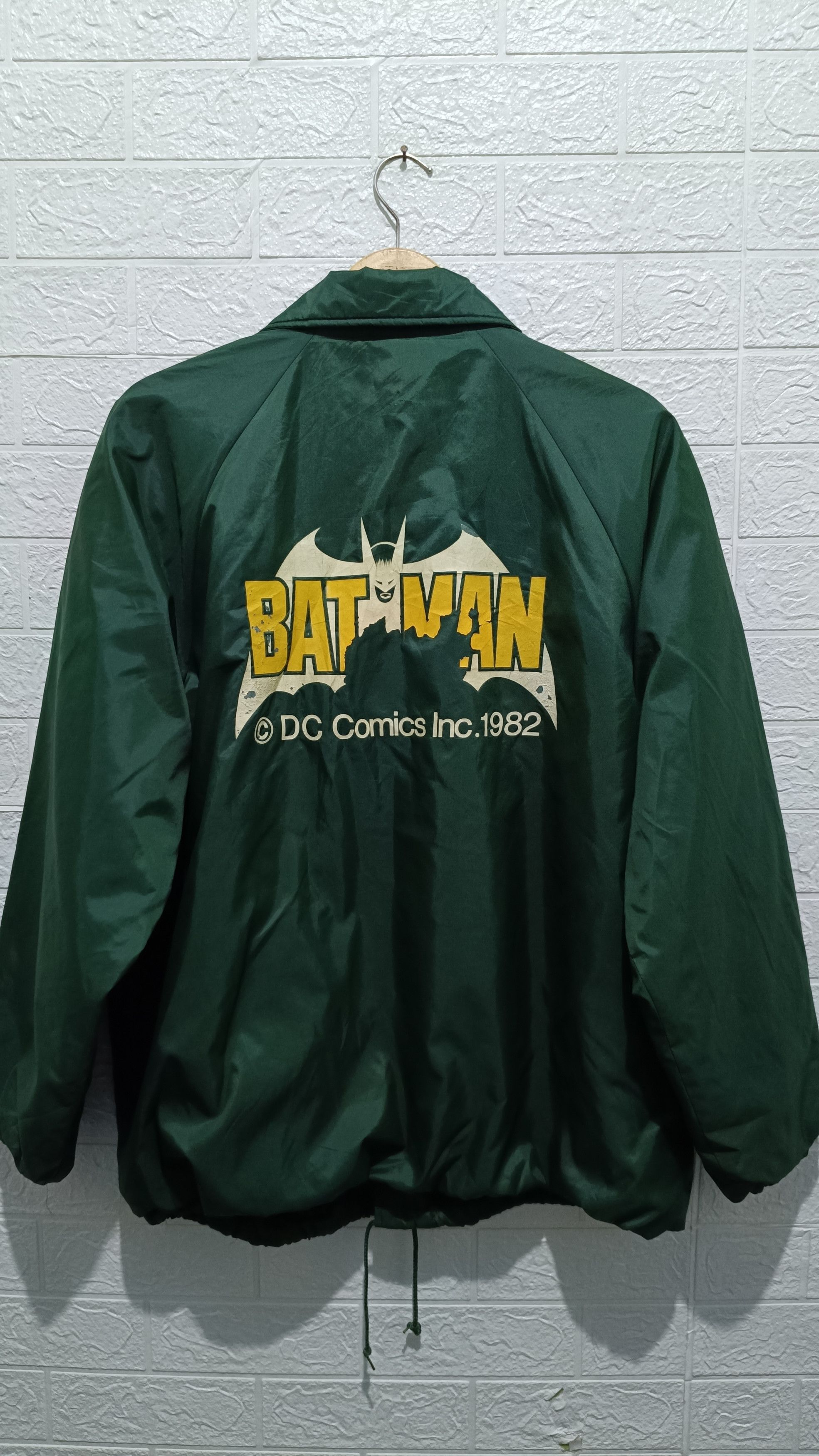 DC Comics Vintage BATMAN 80s DC comics Size US L / EU 52-54 / 3 - 4 Thumbnail