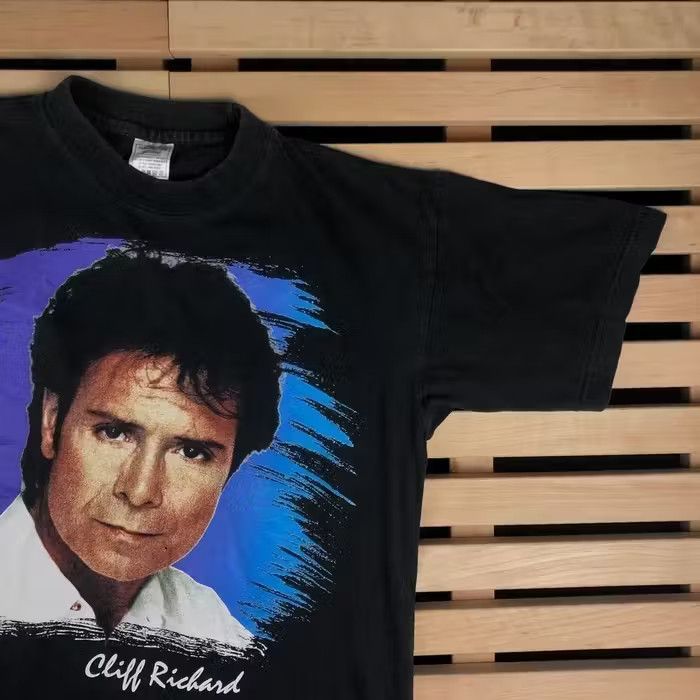 Band Tees × Vintage Vintage T Shirt Cliff Richard Hit List Tour 1994 Size M Size US M / EU 48-50 / 2 - 2 Thumbnail