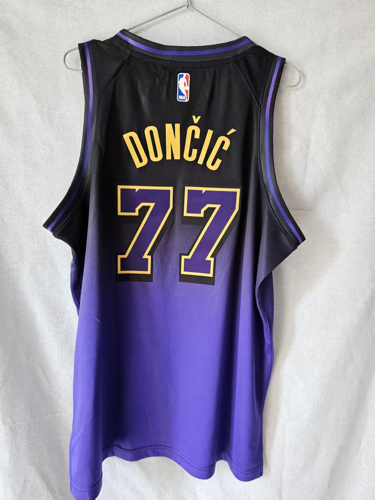 NBA Los Angeles Lakers 77 Luka Dončić Jersey Purple Size US XL / EU 56 / 4 - 2 Thumbnail