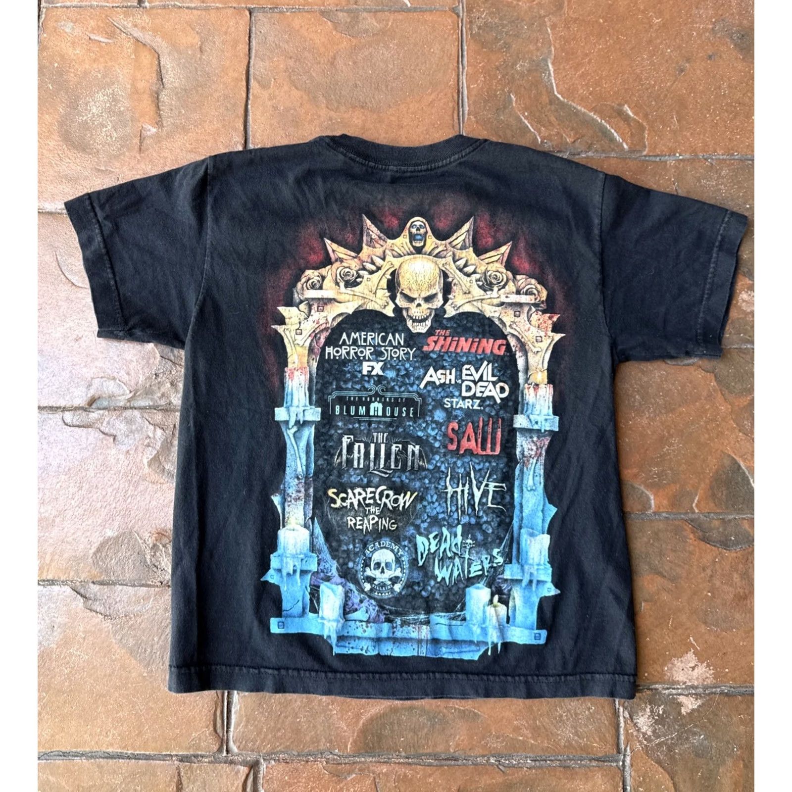 Vintage VINTAGE Universal Studios Halloween Horror Nights T-Shirt XXS Black Crew Neck Short Sleeve Logo Graphic Print Halloween 26 2017 Mens Size US XXS / EU 40 - 2 Thumbnail