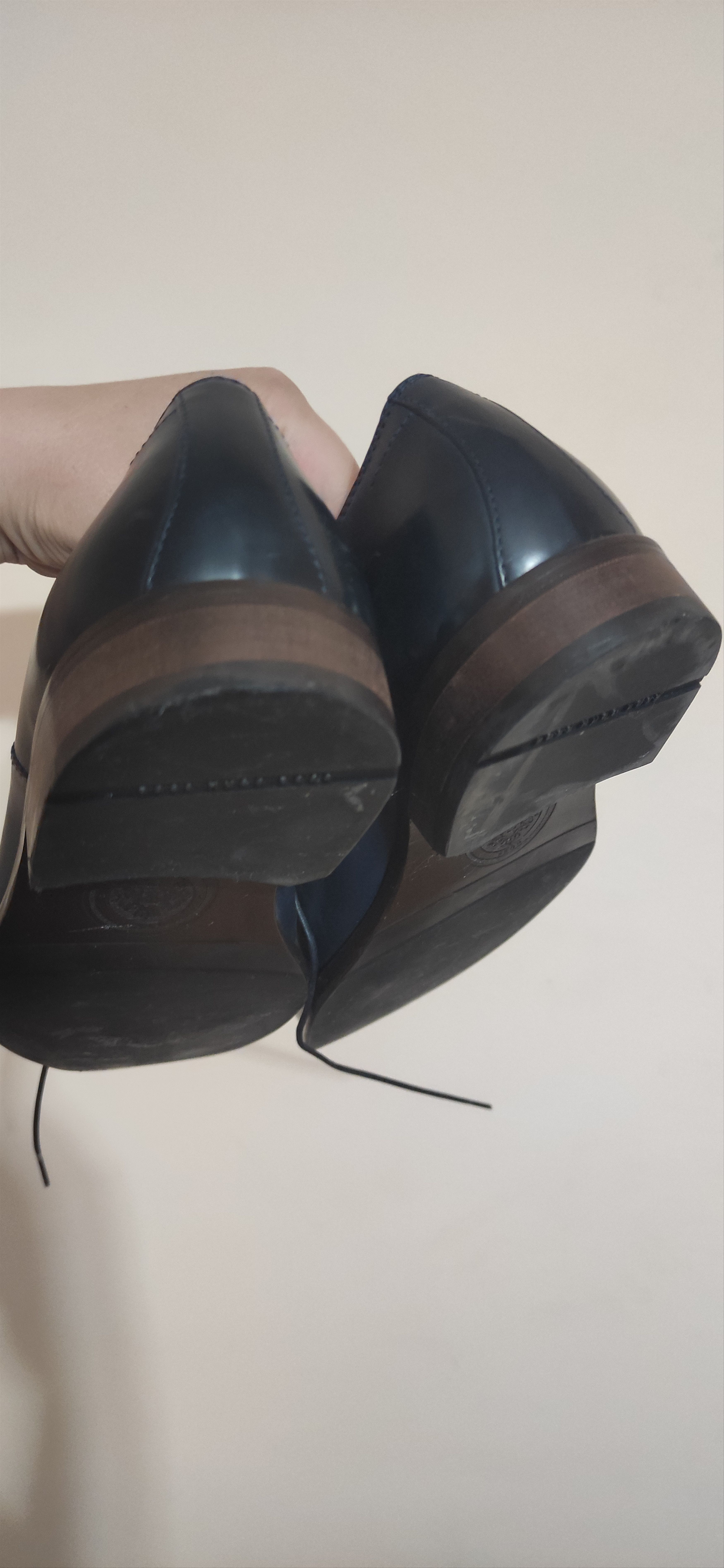 Hugo Boss The men's shoes Hugo Boss Size US 7 / EU 40 - 2 Thumbnail