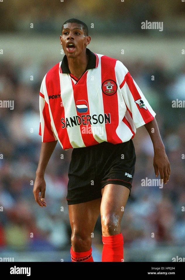Vintage SOUTHAMPTON 1997 1999 HOME FOOTBALL SHIRT SOCCER JERSEY Size US L / EU 52-54 / 3 - 8 Thumbnail