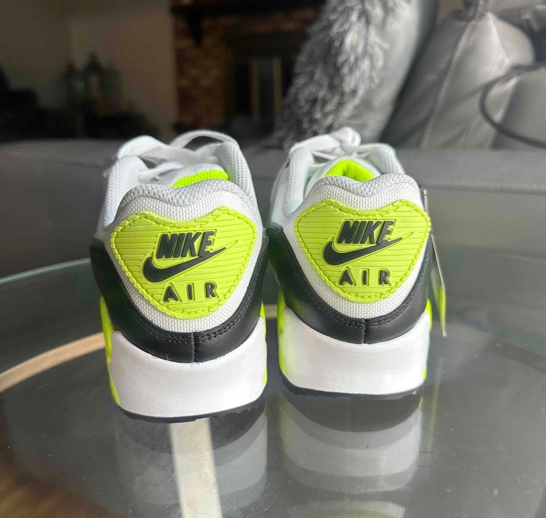 Nike Nike X Goretex Air Max 90 Neon Size 6 Mens / 7.5 Womens NEW Size US 6 / EU 39 - 4 Thumbnail