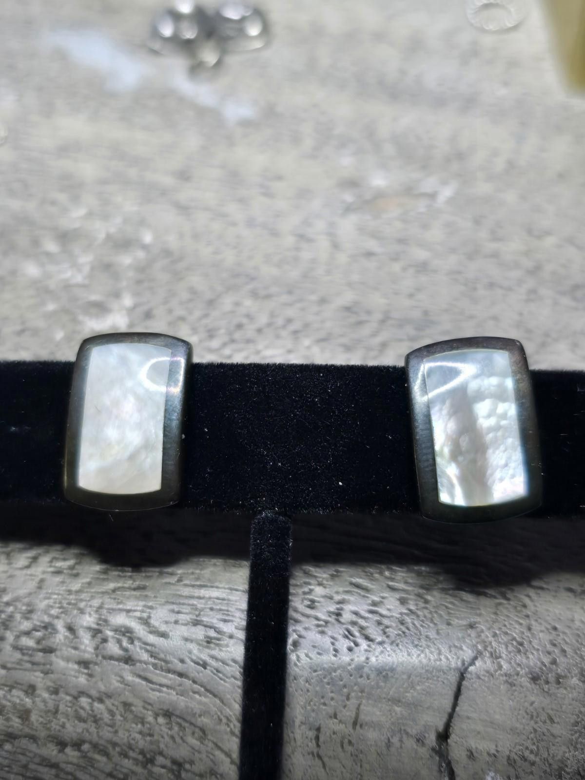The Unbranded Brand Sterling Silver Mother of Pearl Huggie Earrings Size ONE SIZE - 1 Thumbnail