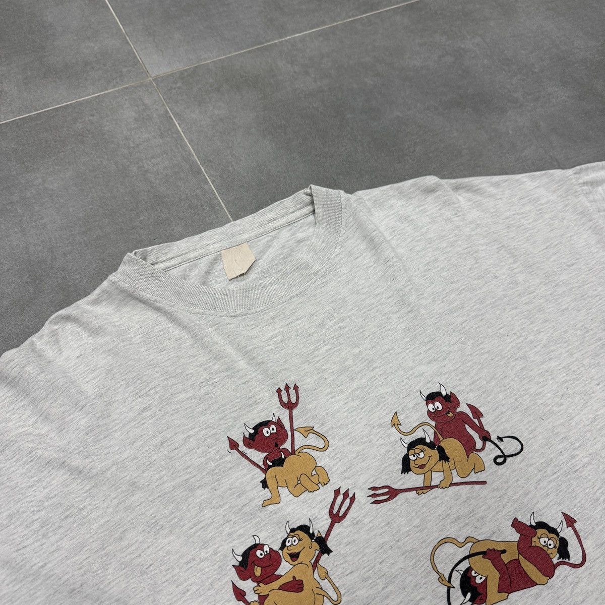 Other Vintage Cartoon Devil Graphic Funny Comic Print T-Shirt Gray Size US XXL / EU 58 / 5 - 7 Thumbnail