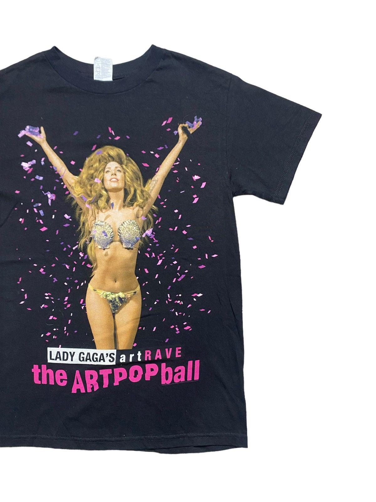 Band Tees VINTAGE LADY GAGA SINGER ARTRAVE ARTPOP BALL TEE Size US S / EU 44-46 / 1 - 3 Thumbnail