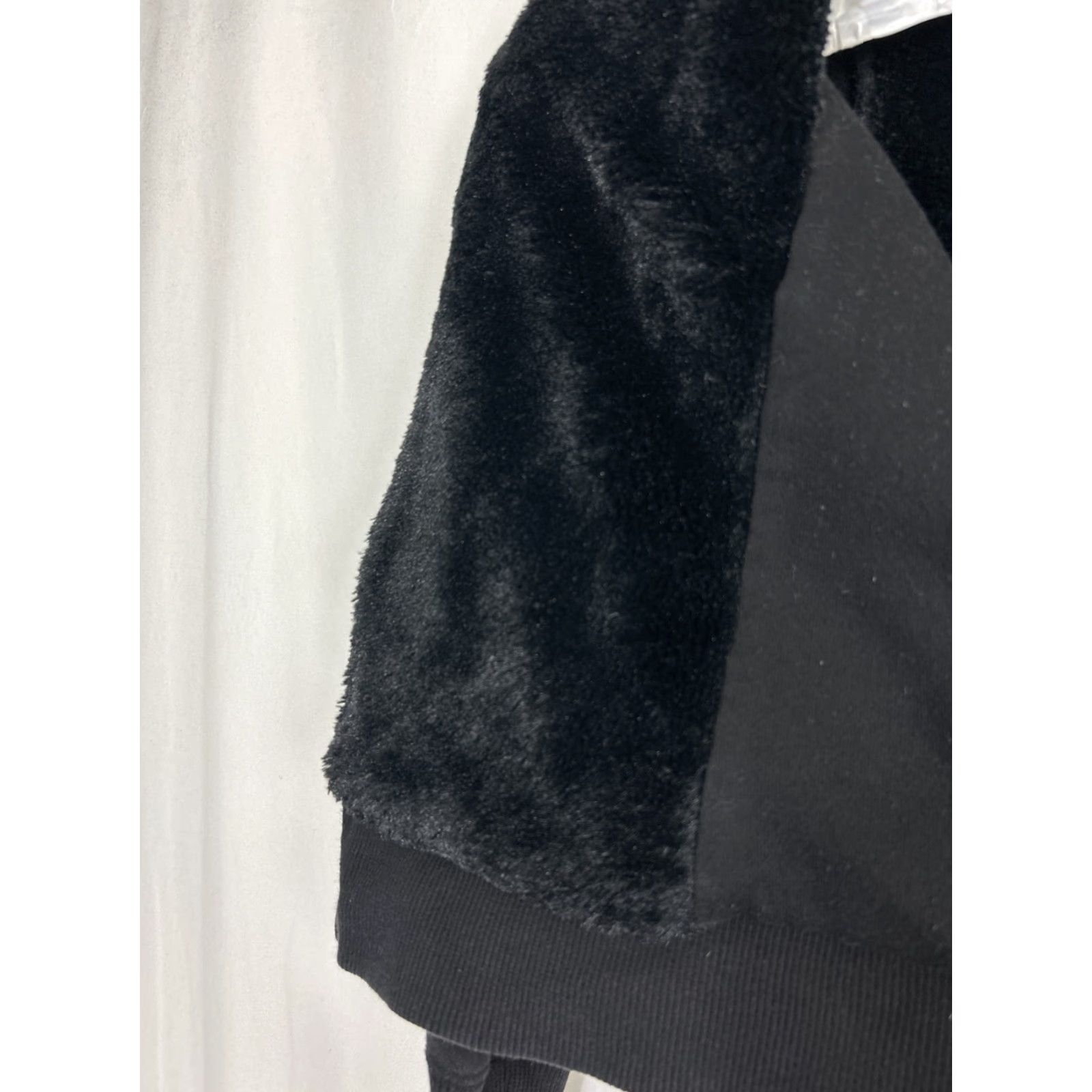 Uniqlo Uniqlo Womens XS Full Zip Hoodie Black Fuzzy Line Polyester Spandex Size XS / US 0-2 / IT 36-38 - 7 Thumbnail