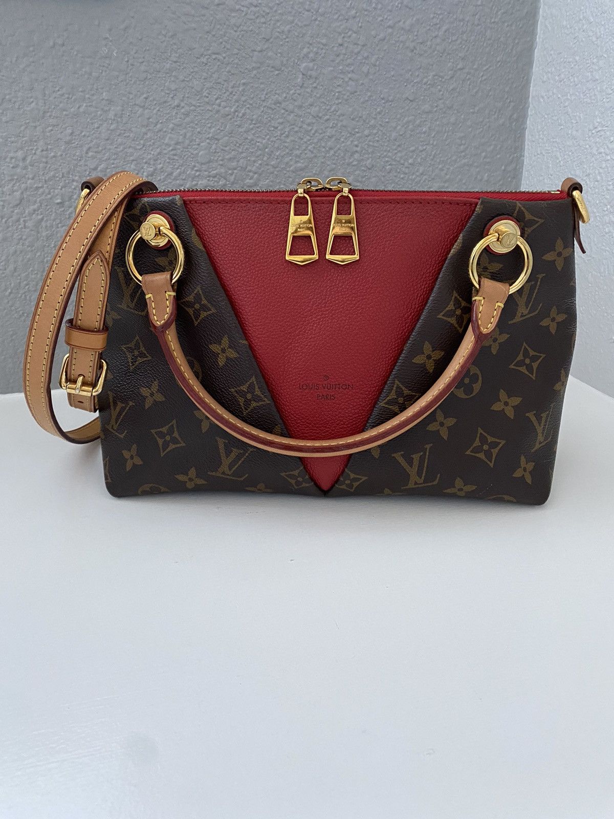 Louis Vuitton Authentic Louis Vuitton V Tote BB Size ONE SIZE - 1 Thumbnail