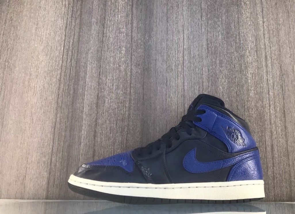Nike Nike AJ1 Mid Black & Blue J16 Size US 8.5 / EU 41-42 - 1 Thumbnail