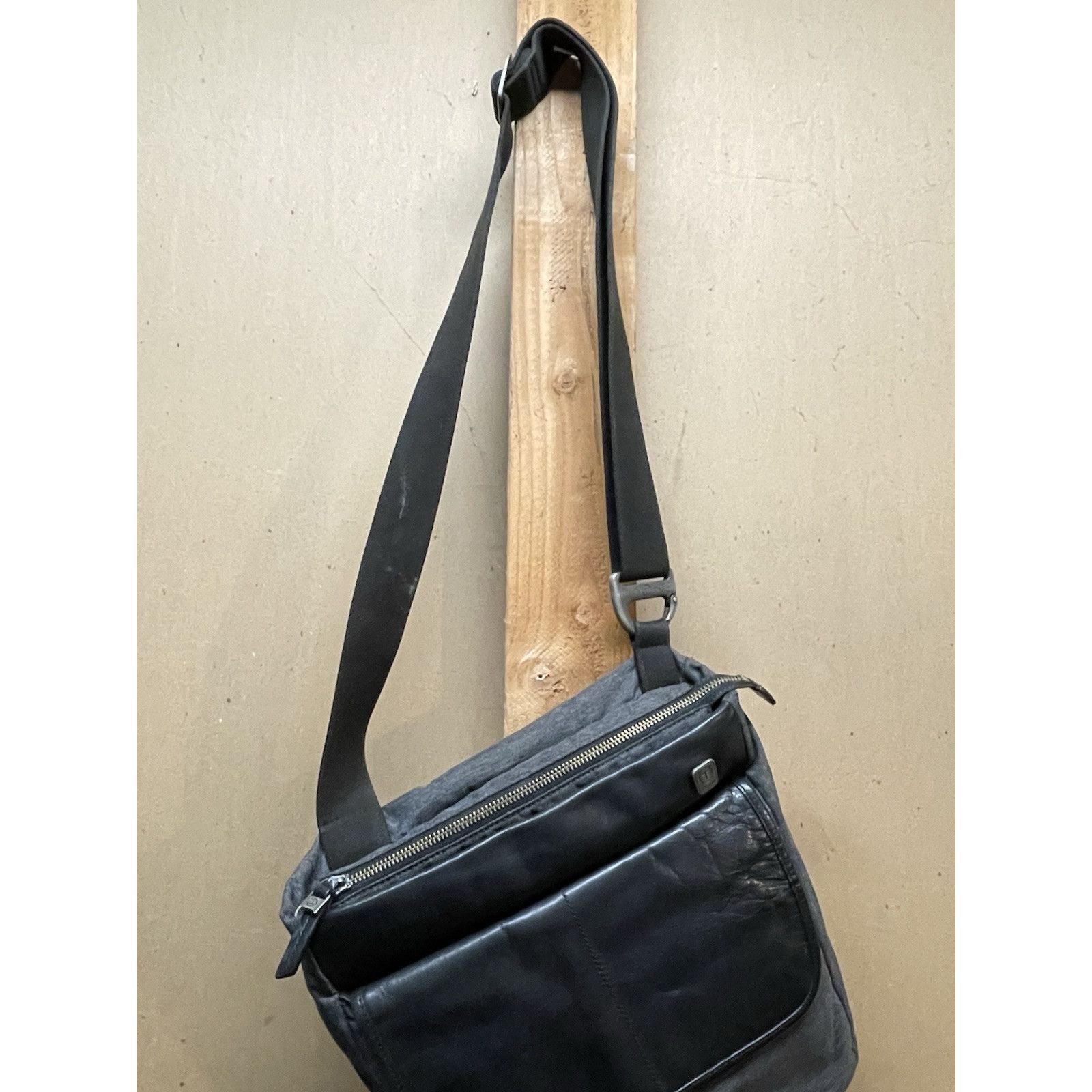 Tumi TUMI T Tech Black Leather Accents Men Messenger Bag Crossbod Size ONE SIZE - 20 Thumbnail