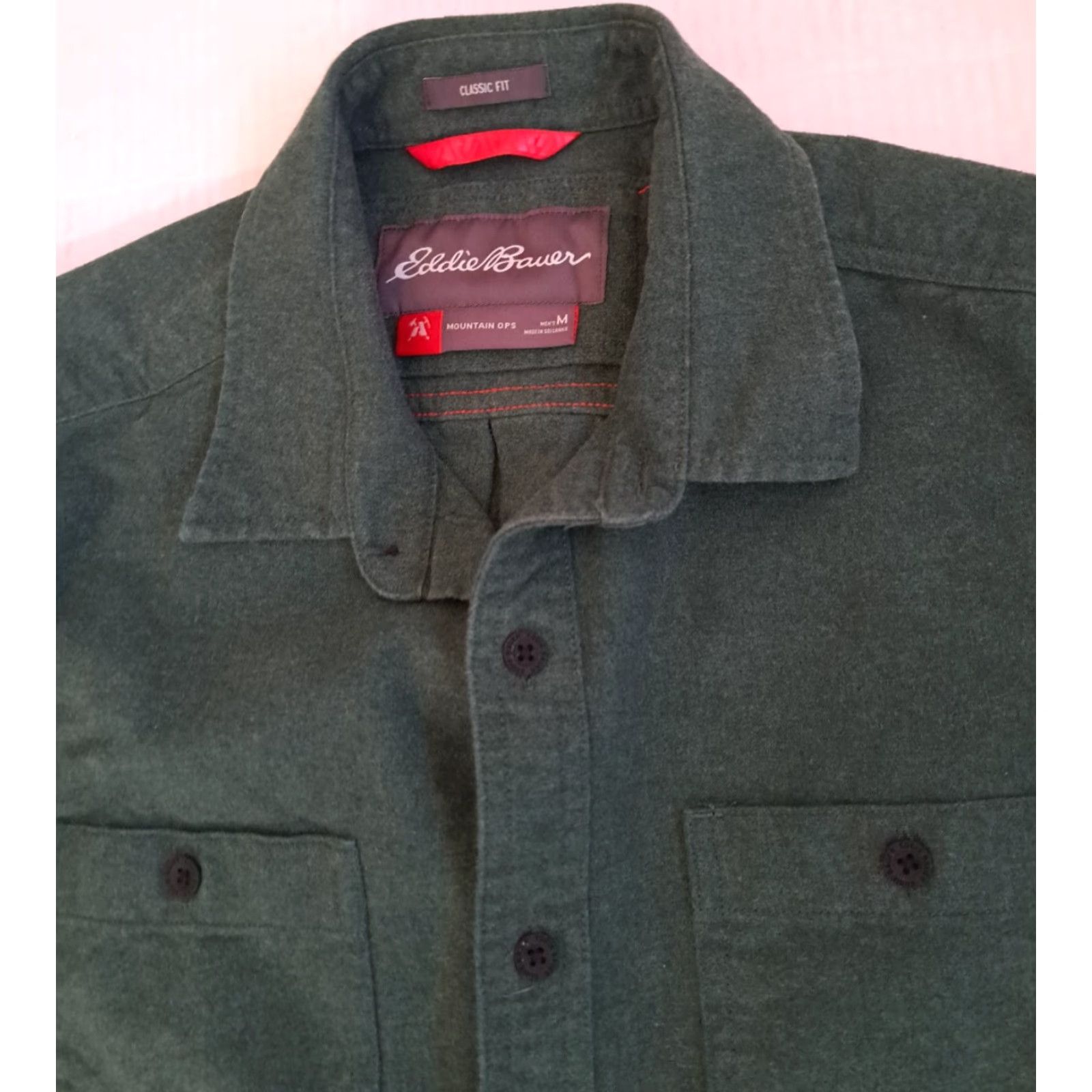 Eddie Bauer VINTAGE Eddie Bauer Button-Up Shirt Mountain OPS Greem Cotton Chamois Medium Green Long Sleeve Solid Casual Men's Women Unisex Adults Pocketed Size US M / EU 48-50 / 2 - 2 Thumbnail