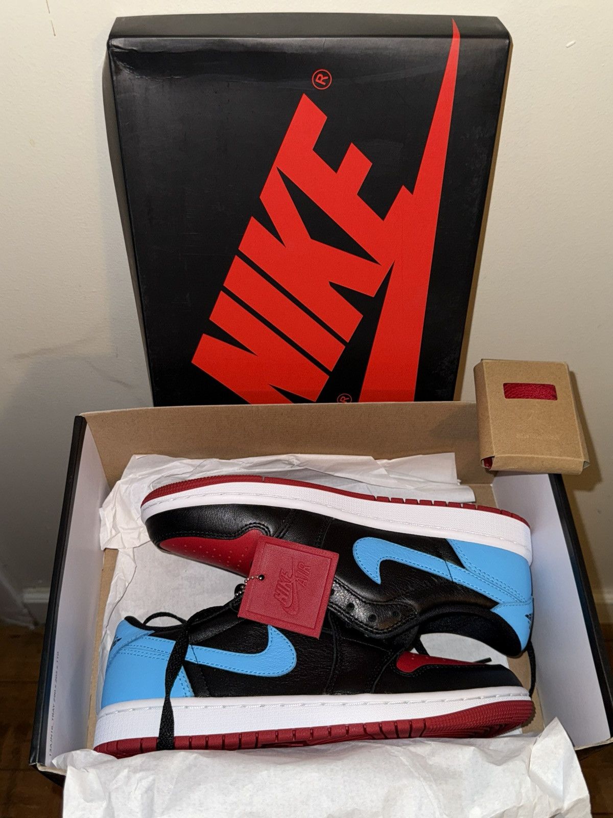 Nike NEW Nike Air Jordan 1 Retro Low UNC to CHICAGO 7w/5.5m w/Box Size US 7 / IT 37 - 4 Thumbnail