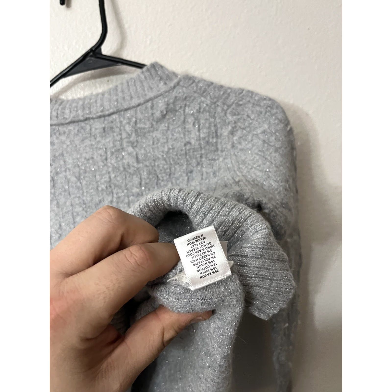 Loft Ann Taylor LOFT Long Sleeve V-neck Sweater Gray Wool Size L Shrunk Women Size L / US 10 / IT 46 - 6 Thumbnail
