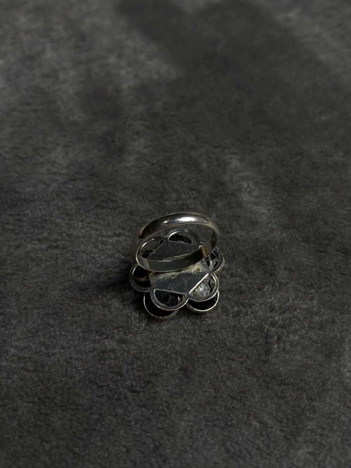 Japanese Brand Vintage Floral Ring with Black Accents Size ONE SIZE - 4 Thumbnail