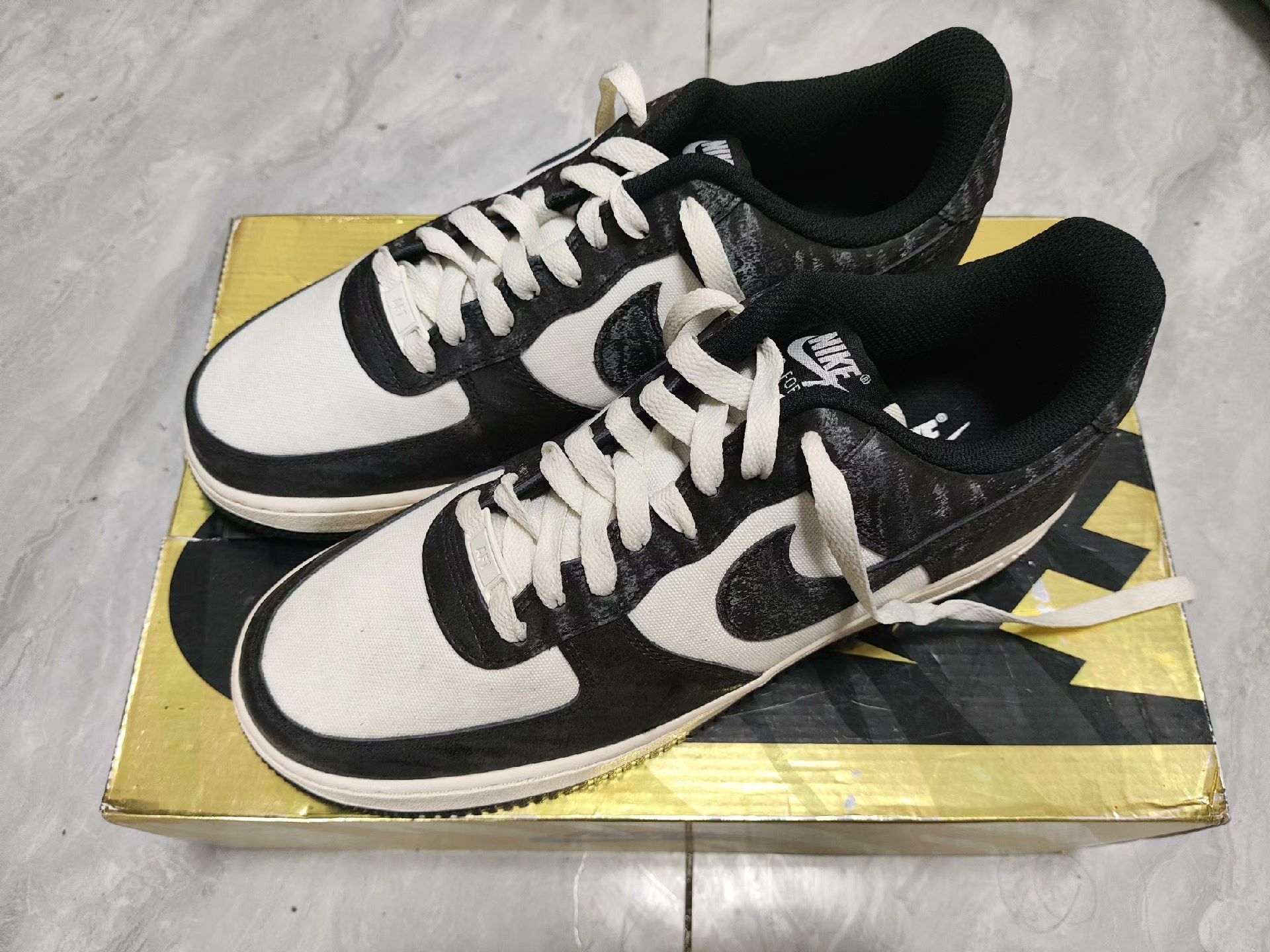 Nike Nike Black Lowtop Sneakers 9 Men Size US 9 / EU 42 - 1 Thumbnail