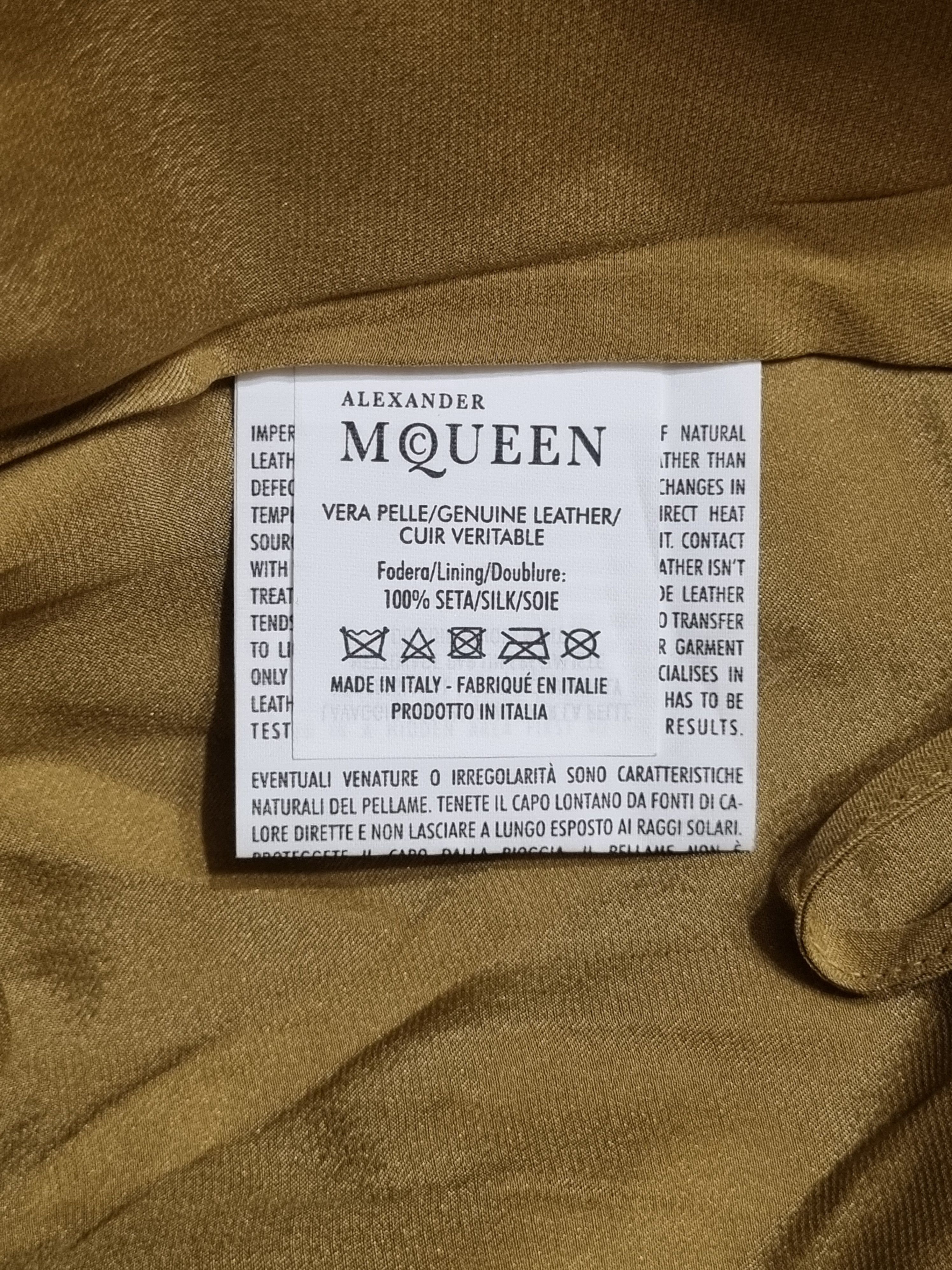 Alexander McQueen Rare Alexander McQueen Vintage Genuine Leather Mini Skirt Size 28" / US 6 / IT 42 - 15 Thumbnail