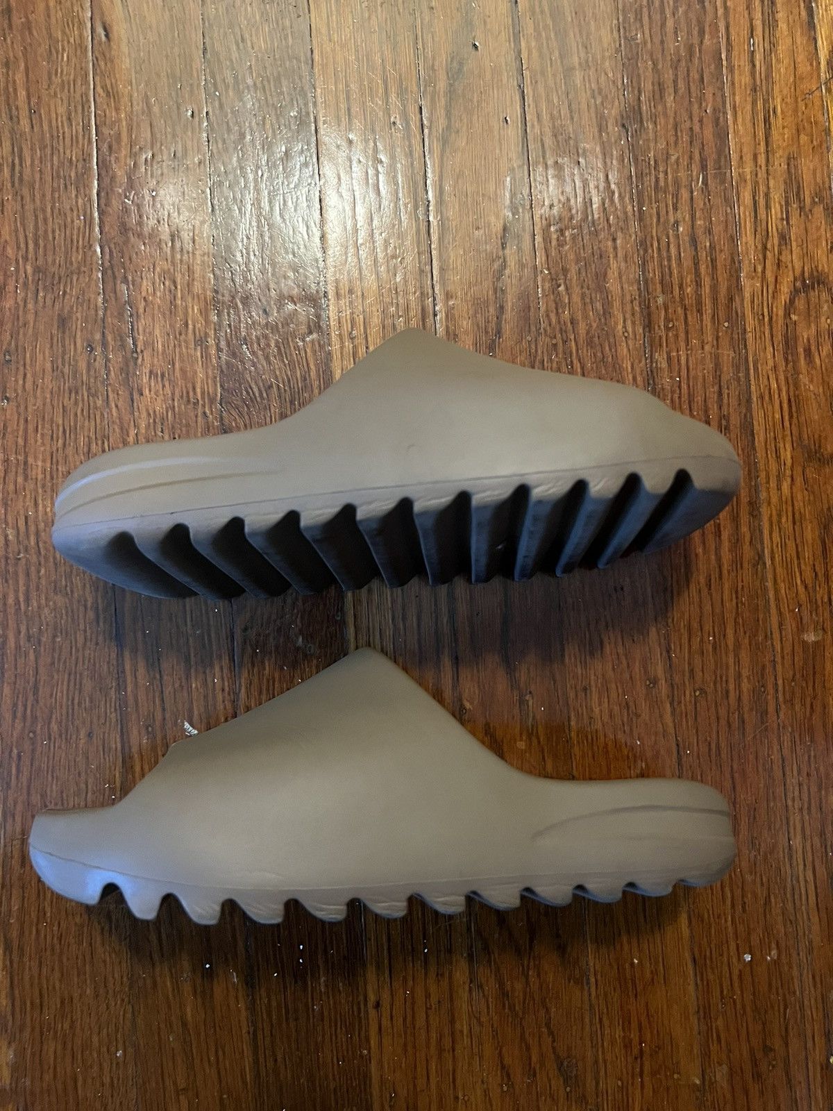 Yeezy Slide ‘Earth Brown’