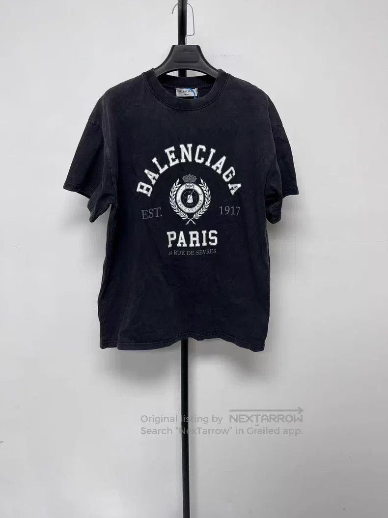 Balenciaga Balenciaga Vintage Washed Distressed Cracked Print Short S Size M / US 6-8 / IT 42-44 - 1 Thumbnail