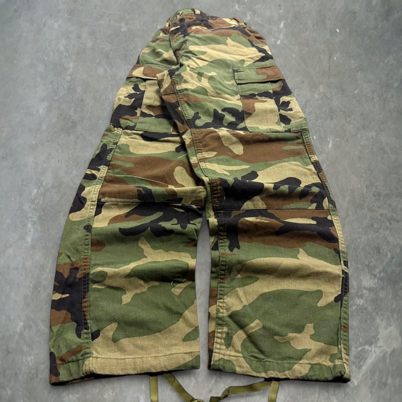Vintage Crazy Vintage Y2K/2000s Baggy Dark Military Style Streetwear Grunge Camo Pants! Size US 28 / EU 44 - 1 Thumbnail