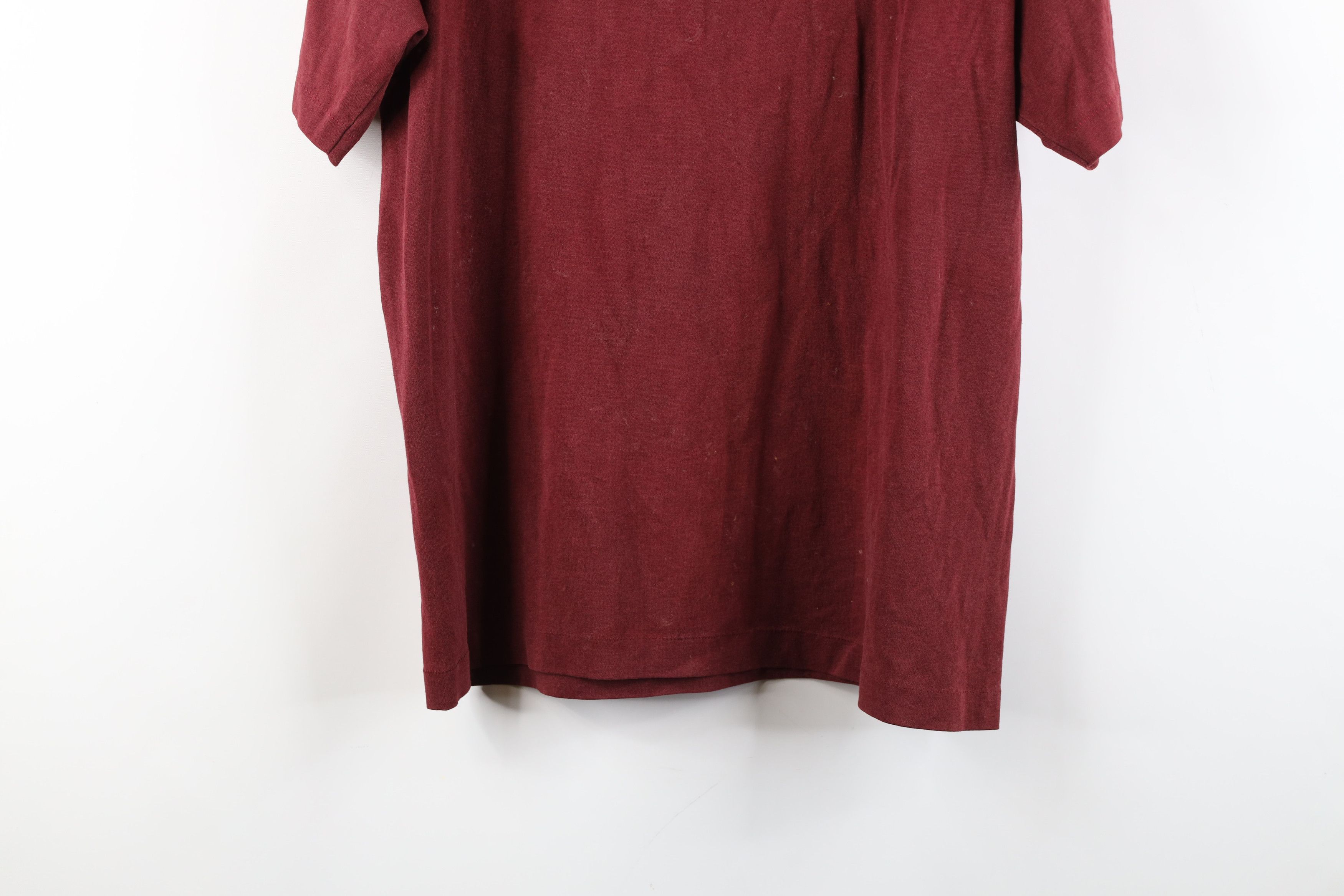 Vintage Vintage 70s 80s Levis Spell Out Patch Rivet T-Shirt Red USA Size US L / EU 52-54 / 3 - 16 Thumbnail