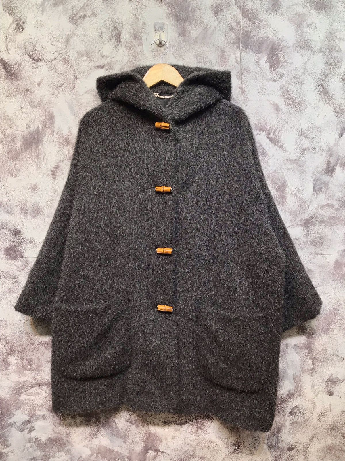 Gucci Vintage 90s gucci bamboo button lining fur jacket Size XL / US 12-14 / IT 48-50 - 2 Thumbnail