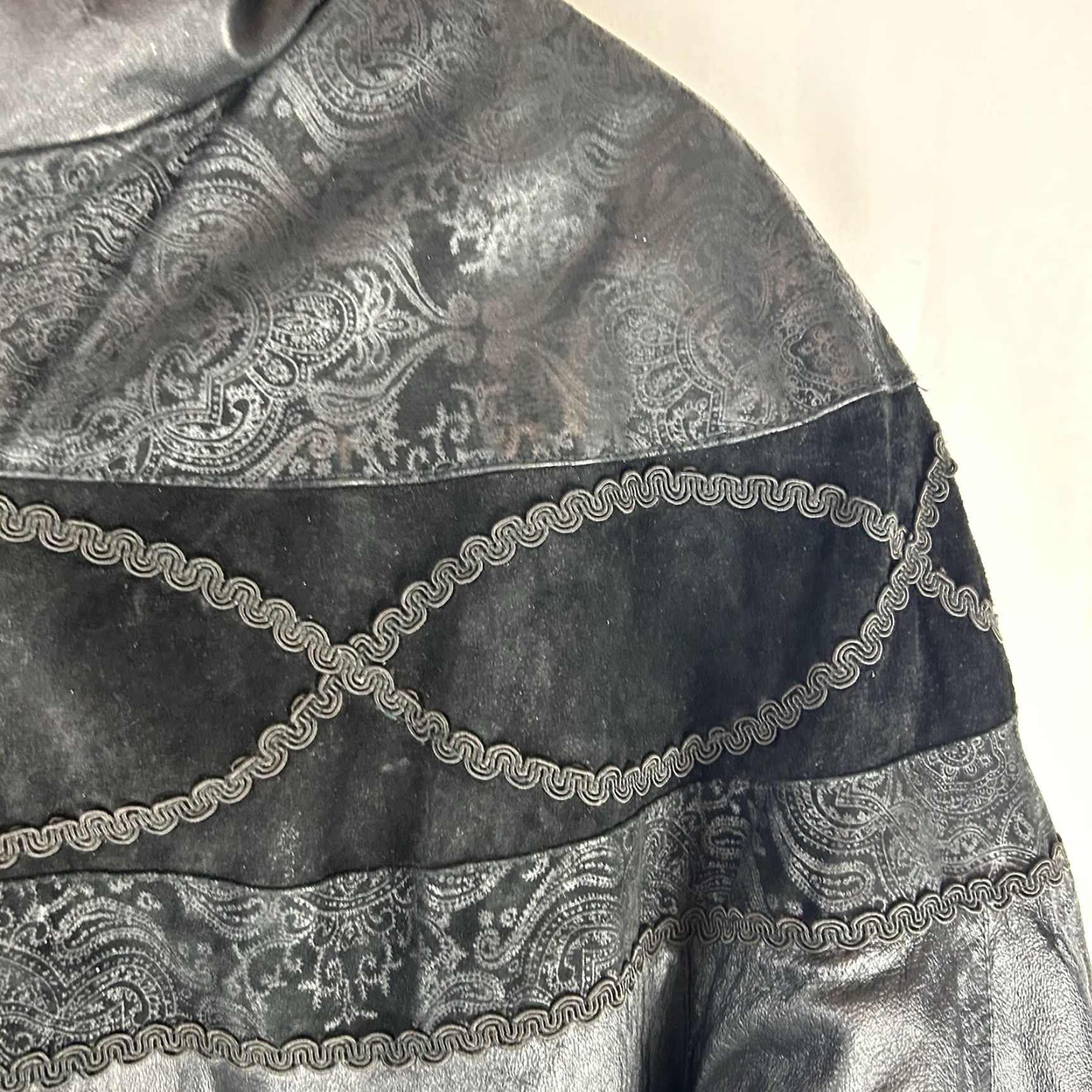 Vintage VINTAGE Global Identity G III Black Leather Jacket Coat Hood Embroidered Paisley Med Womens Overcoat Size M / US 6-8 / IT 42-44 - 5 Thumbnail