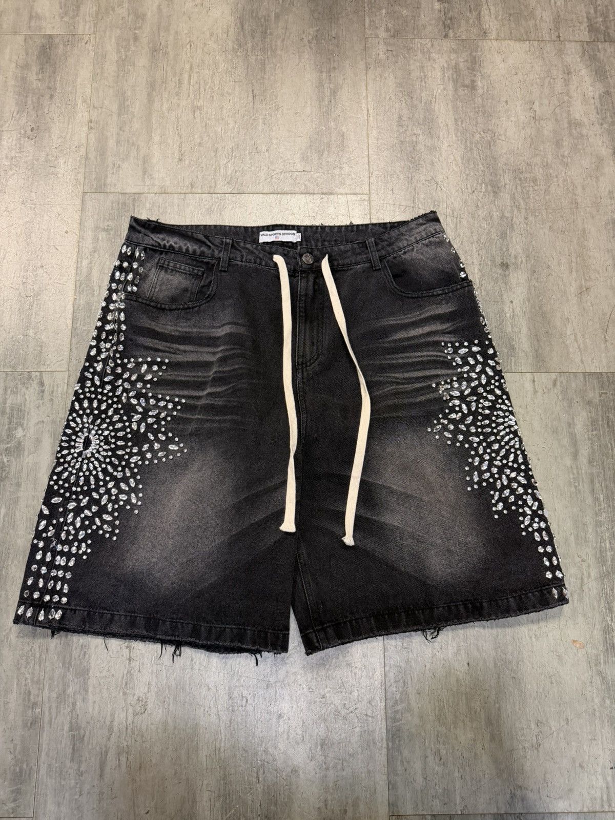 Vale Vale dreams valley siren studded jorts pre owned 38 Size US 38 / EU 54 - 1 Thumbnail