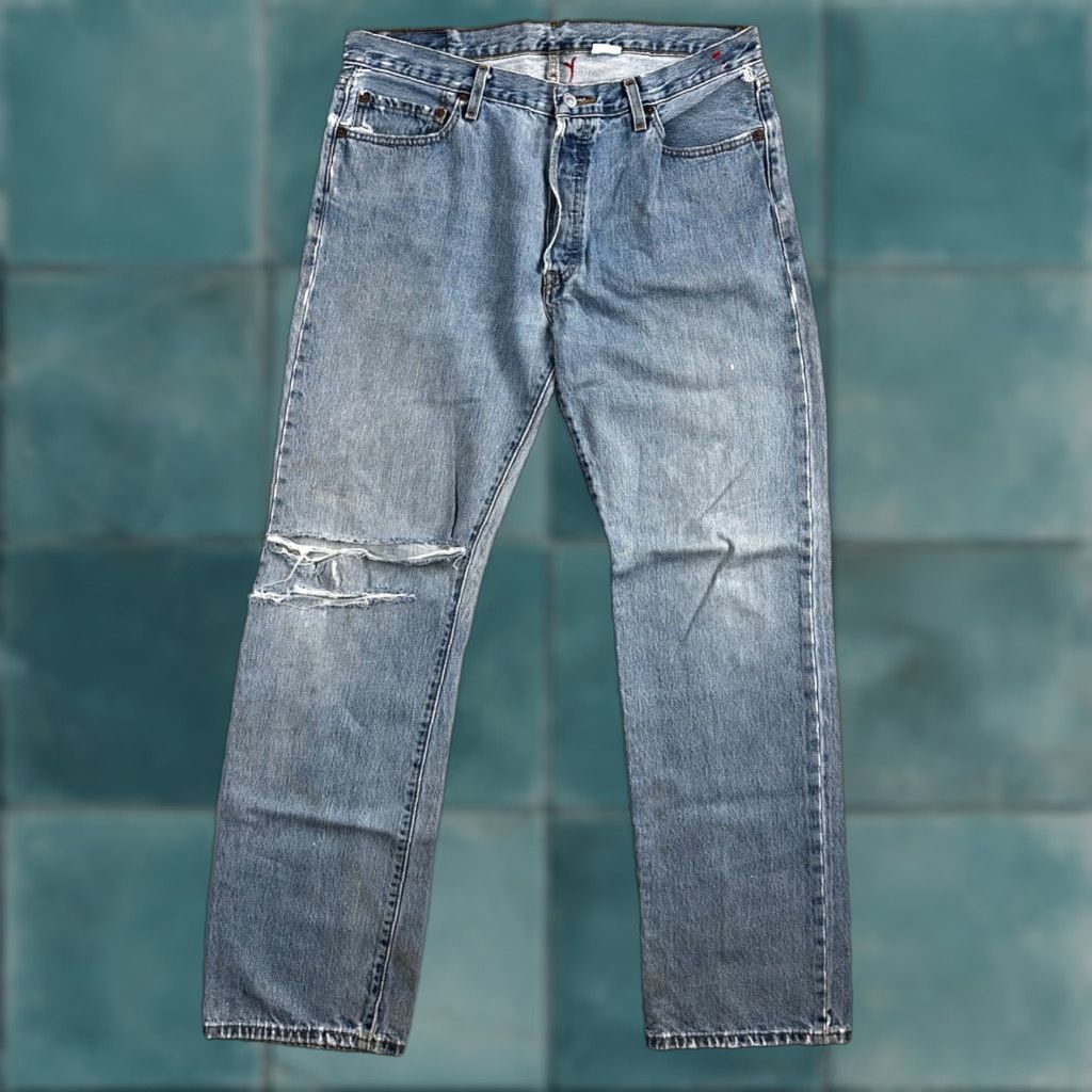 Levi's VINTAGE Levi's 501 Jeans Men 36x34 Straight Leg Light Wash 90s Classic Cotton Denim Size US 36 / EU 52 - 1 Thumbnail