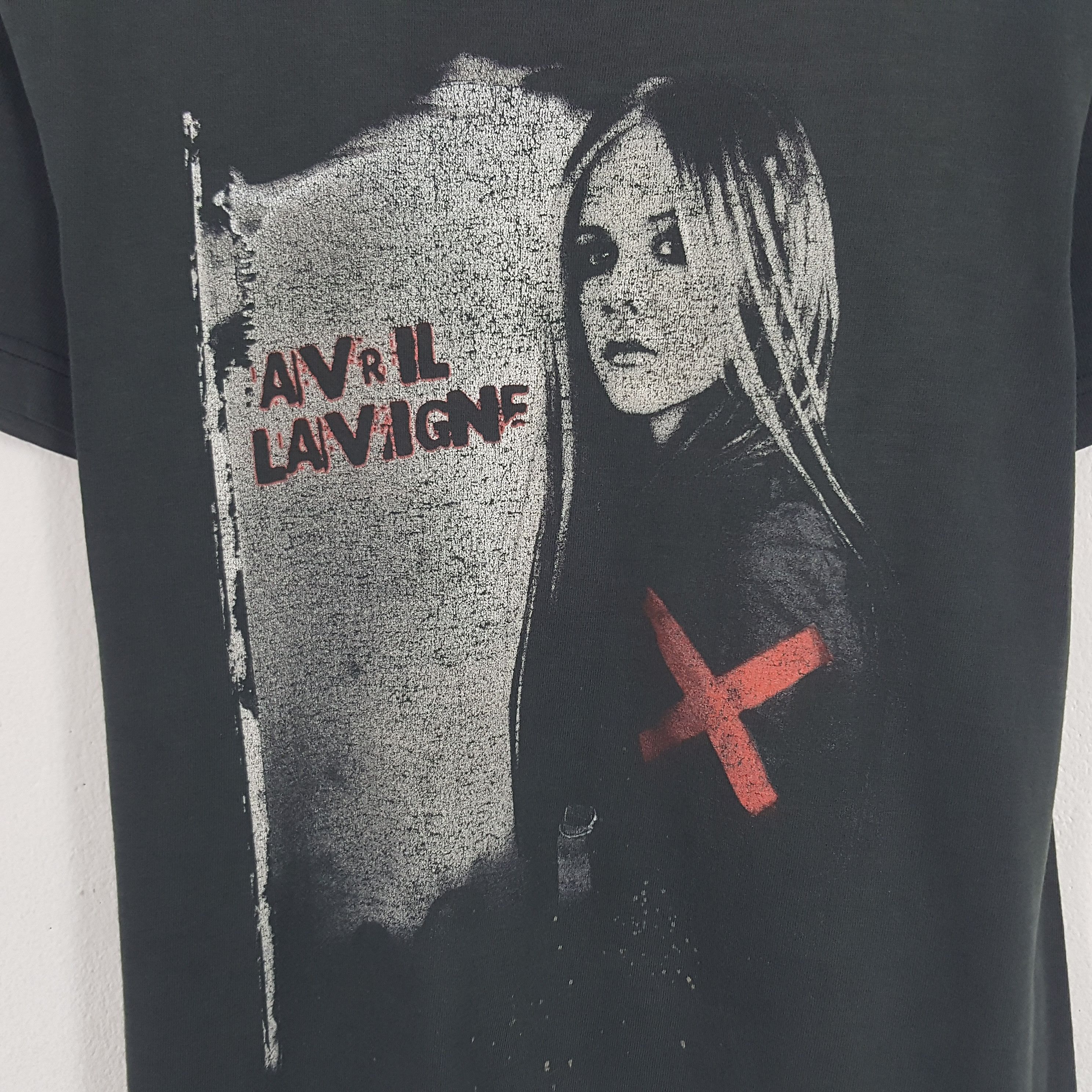 Band Tees × Japanese Brand × Vintage Vintage Avril Lavigne Tour Japan 2005 T-shirt Size US S / EU 44-46 / 1 - 2 Thumbnail