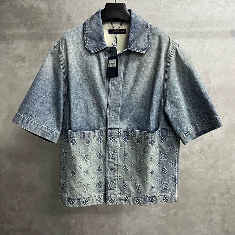 Louis Vuitton louis vuitton Blue Brand Logo Embossed Single Breasted Sho Size US M / EU 48-50 / 2 - 1 Thumbnail
