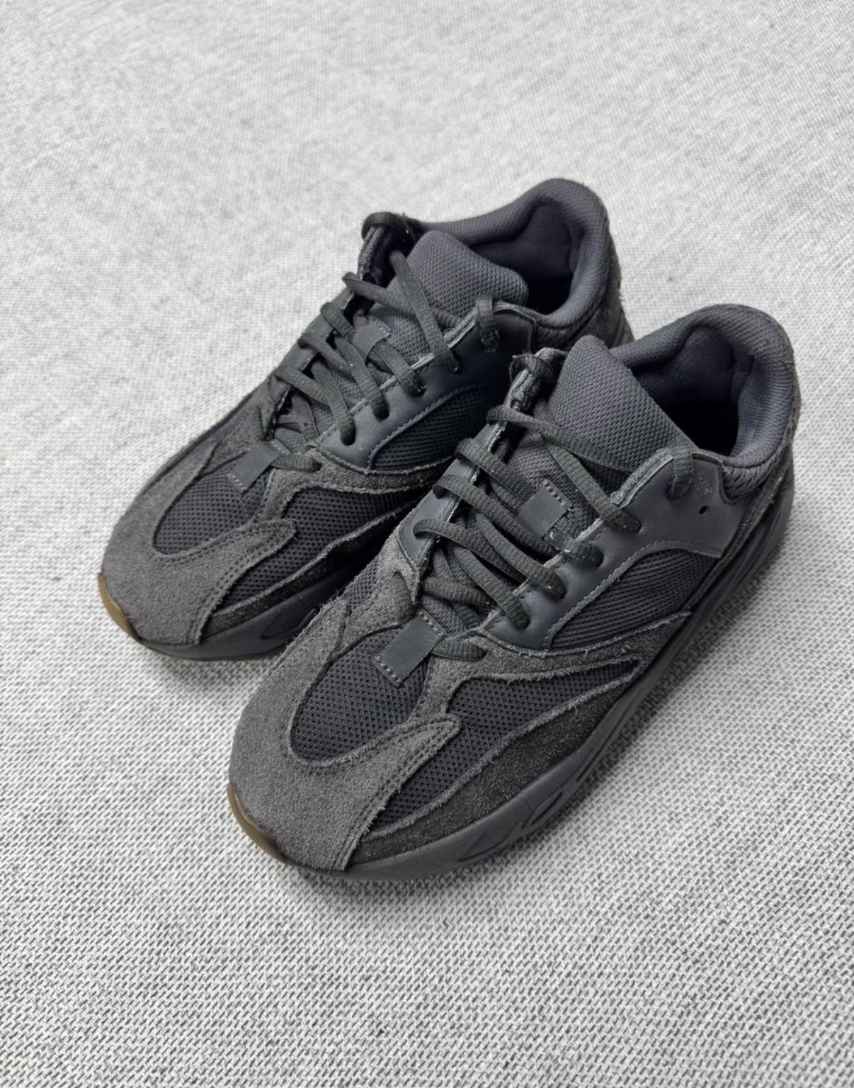 Adidas Adidas Yeezy 700 Utility Black K37 Size US 7 / EU 40 - 1 Thumbnail