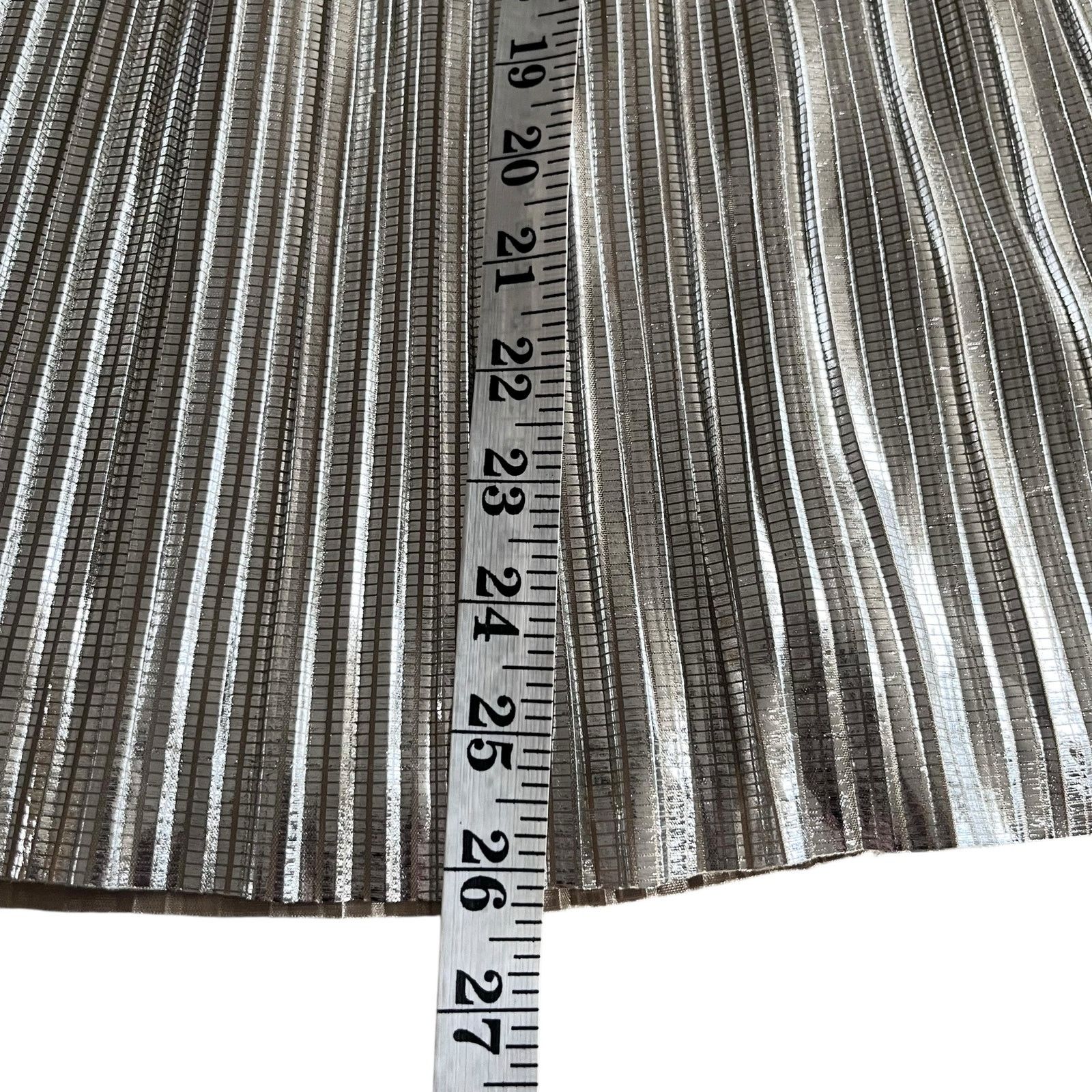Alice + Olivia Alice + Olivia Mikaela Silver Metallic Pleated Midi Skirt Size 25" / US 0 / IT 36 - 7 Thumbnail