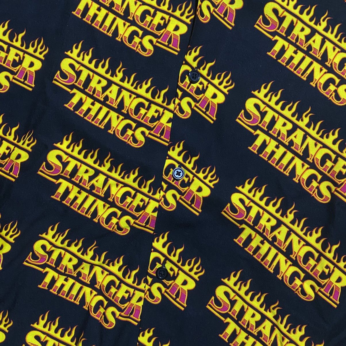 H&M H&M x Stranger Things Flame Logo Shirt Size US L / EU 52-54 / 3 - 3 Thumbnail