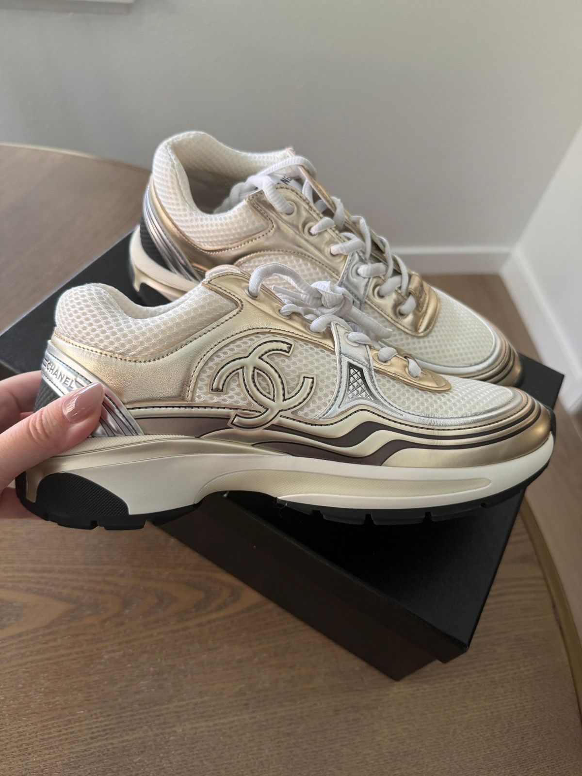 Chanel Chanel 23C CC runner gold size 39