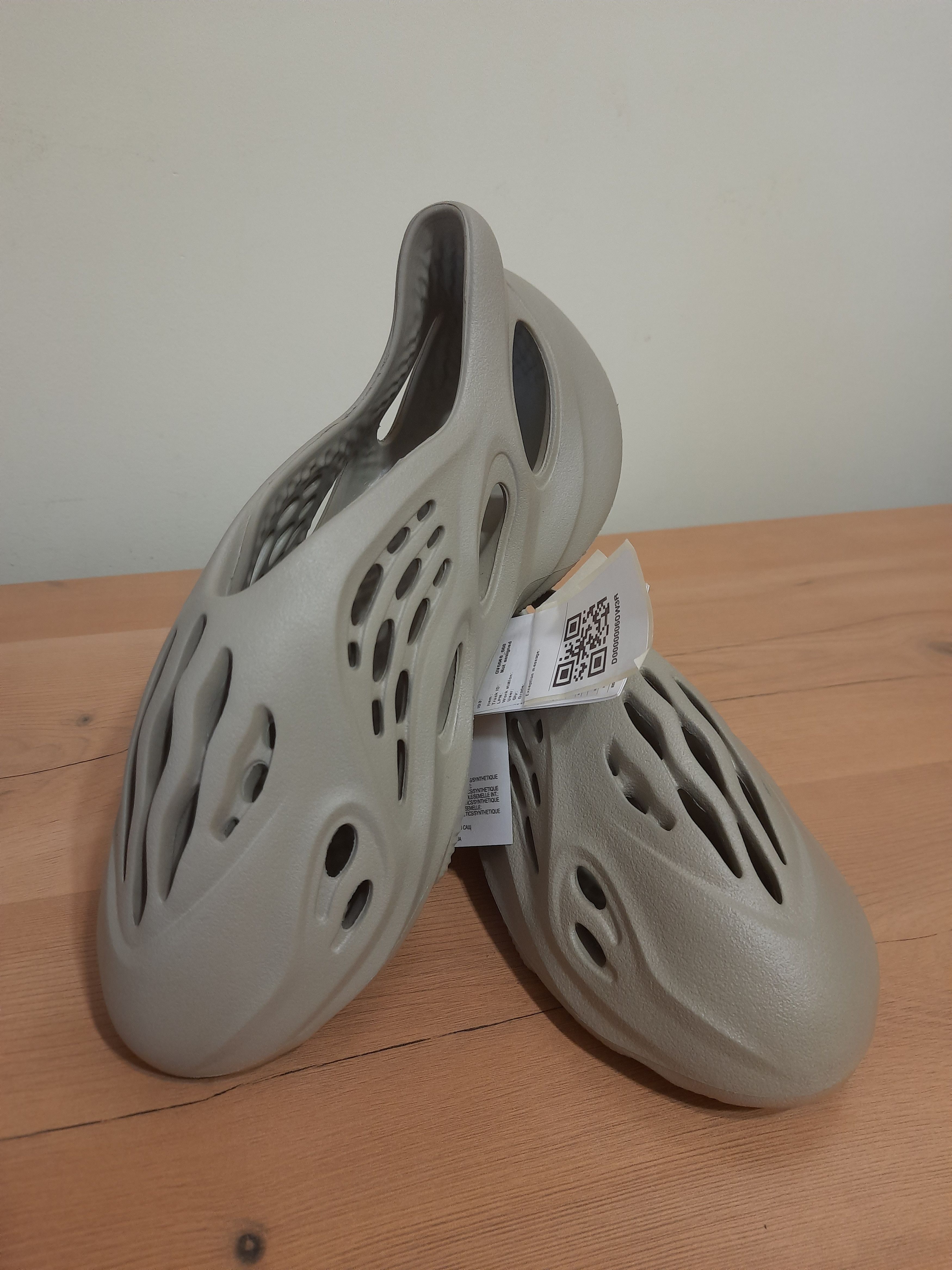 adidas originals x kanye west yeezy foam runner