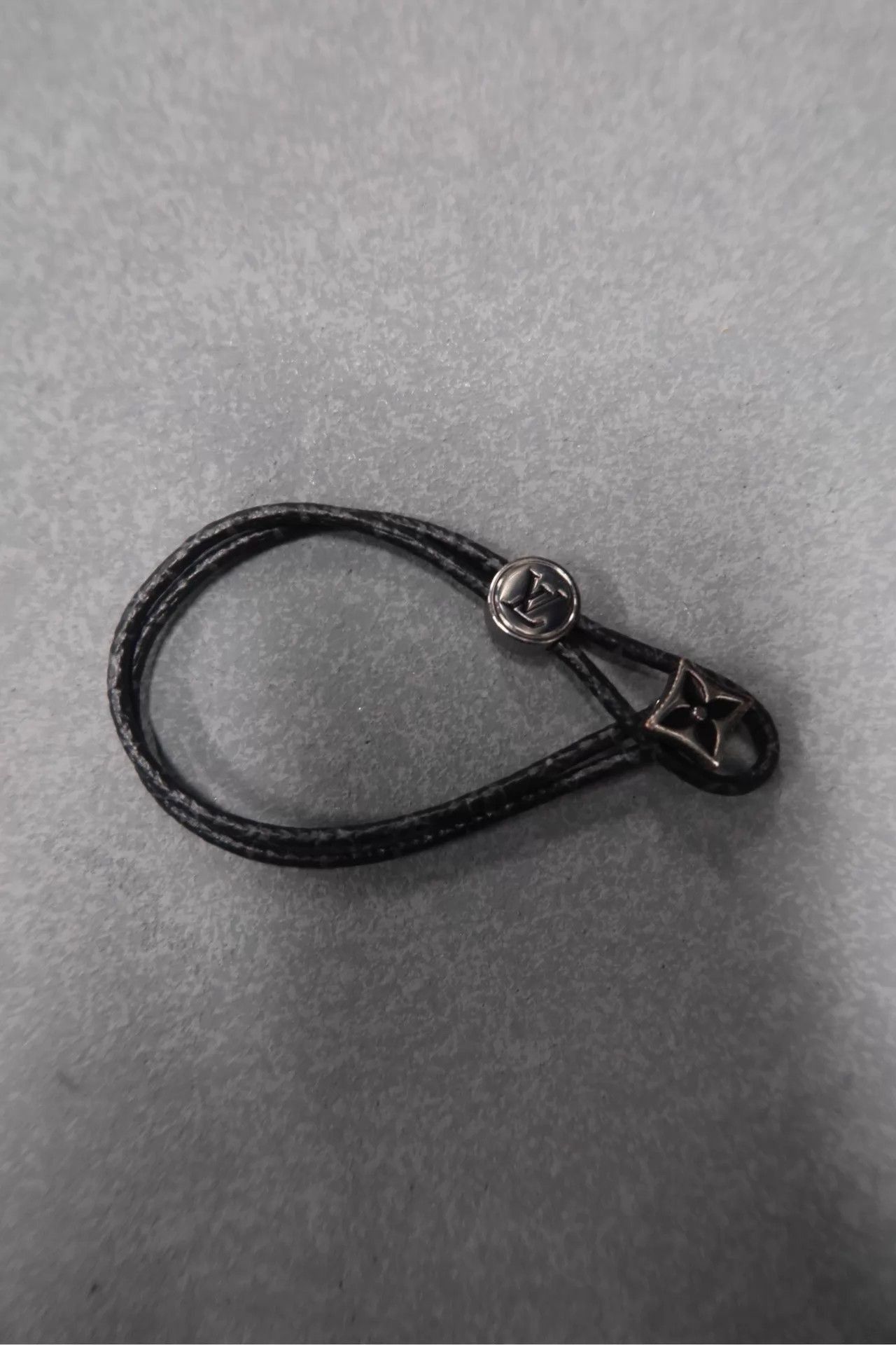 Louis Vuitton Black Leather Loop Accessory with Metal Clasp Size ONE SIZE - 1 Thumbnail
