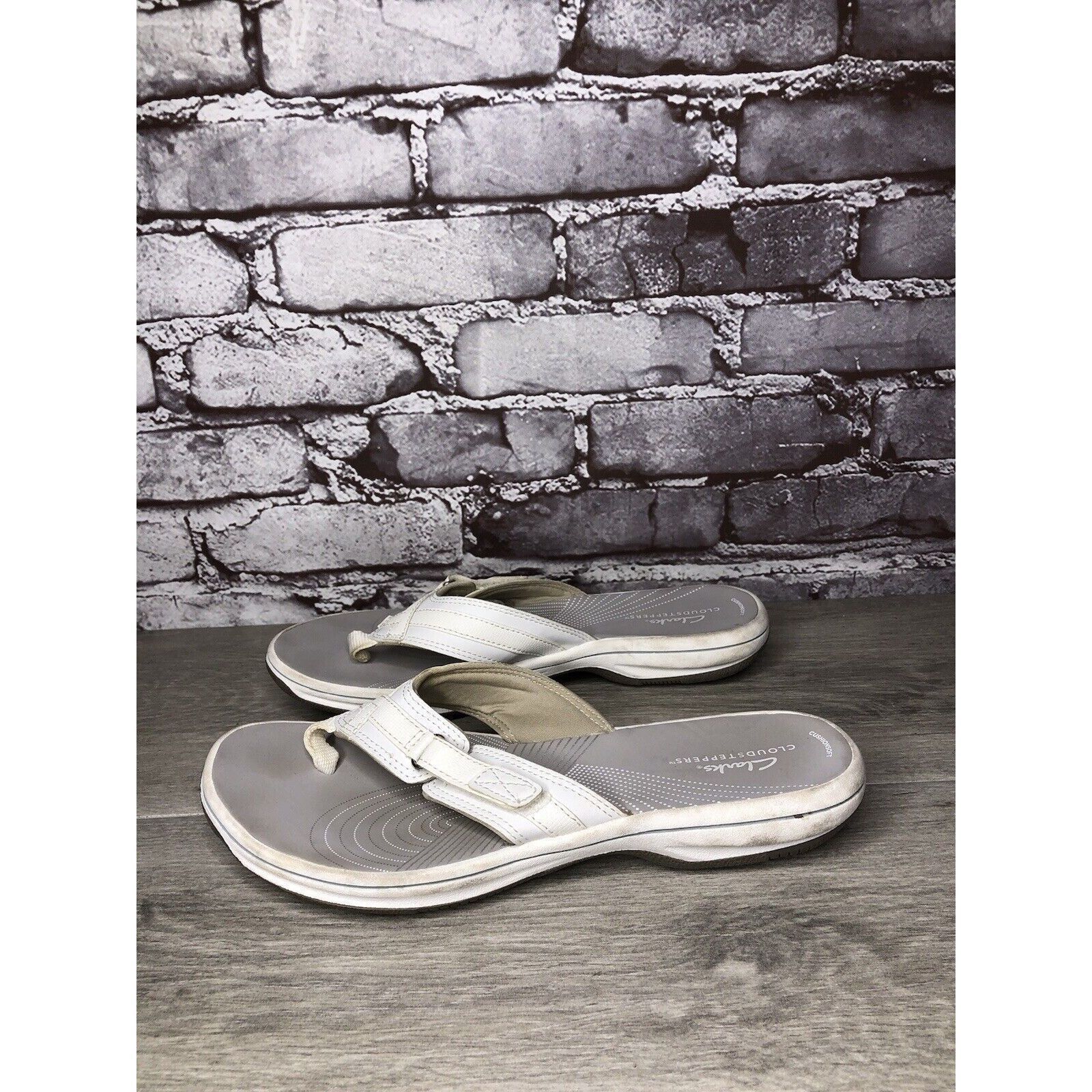 Clarks Clarks Cloudsteppers White Brinkley Flip Flops Foam Sandals Size US 9 / IT 39 - 1 Thumbnail