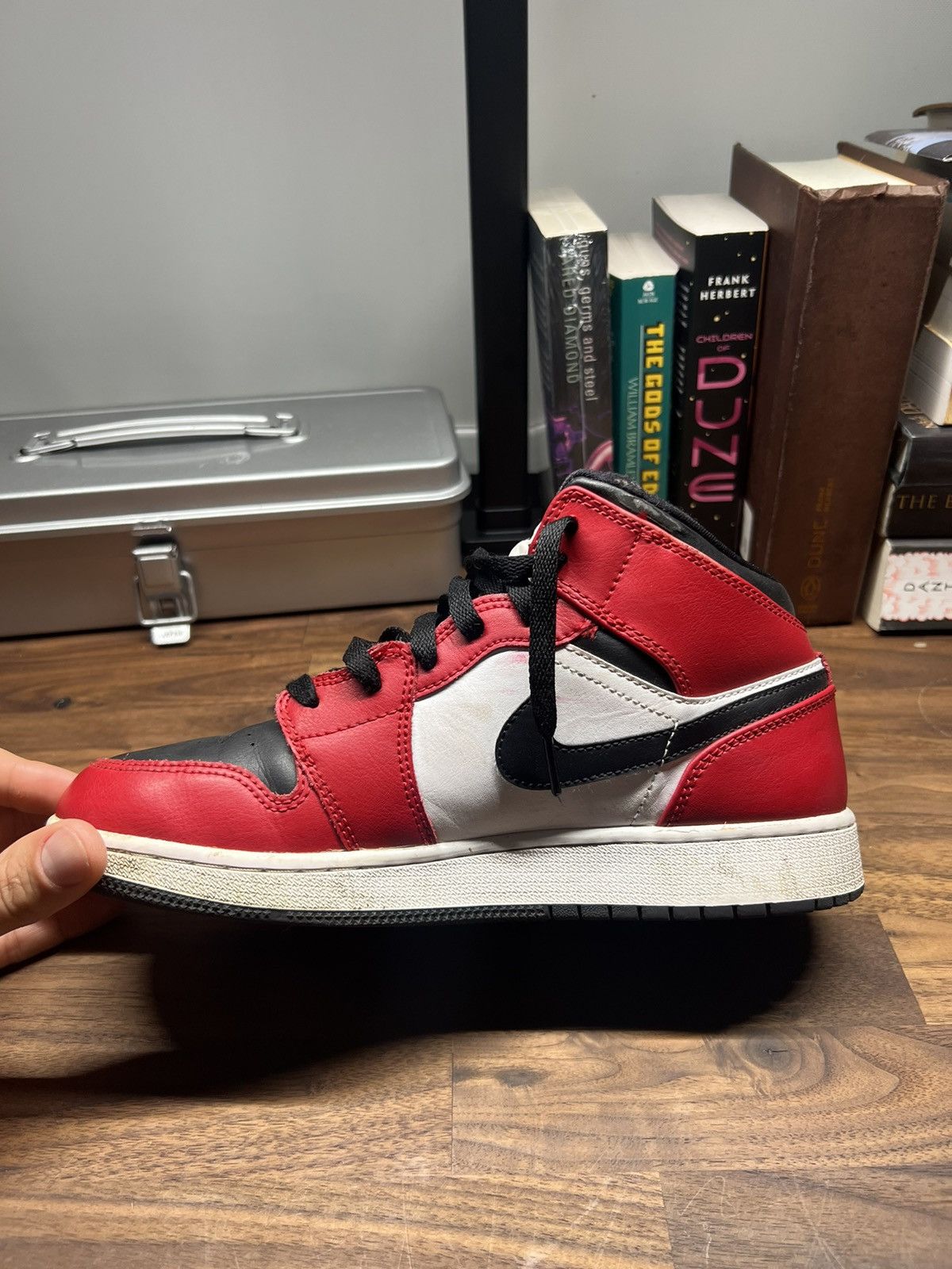 Nike Air Jordan 1 Mid Chicago Toe Size US 7 / EU 40 - 4 Thumbnail