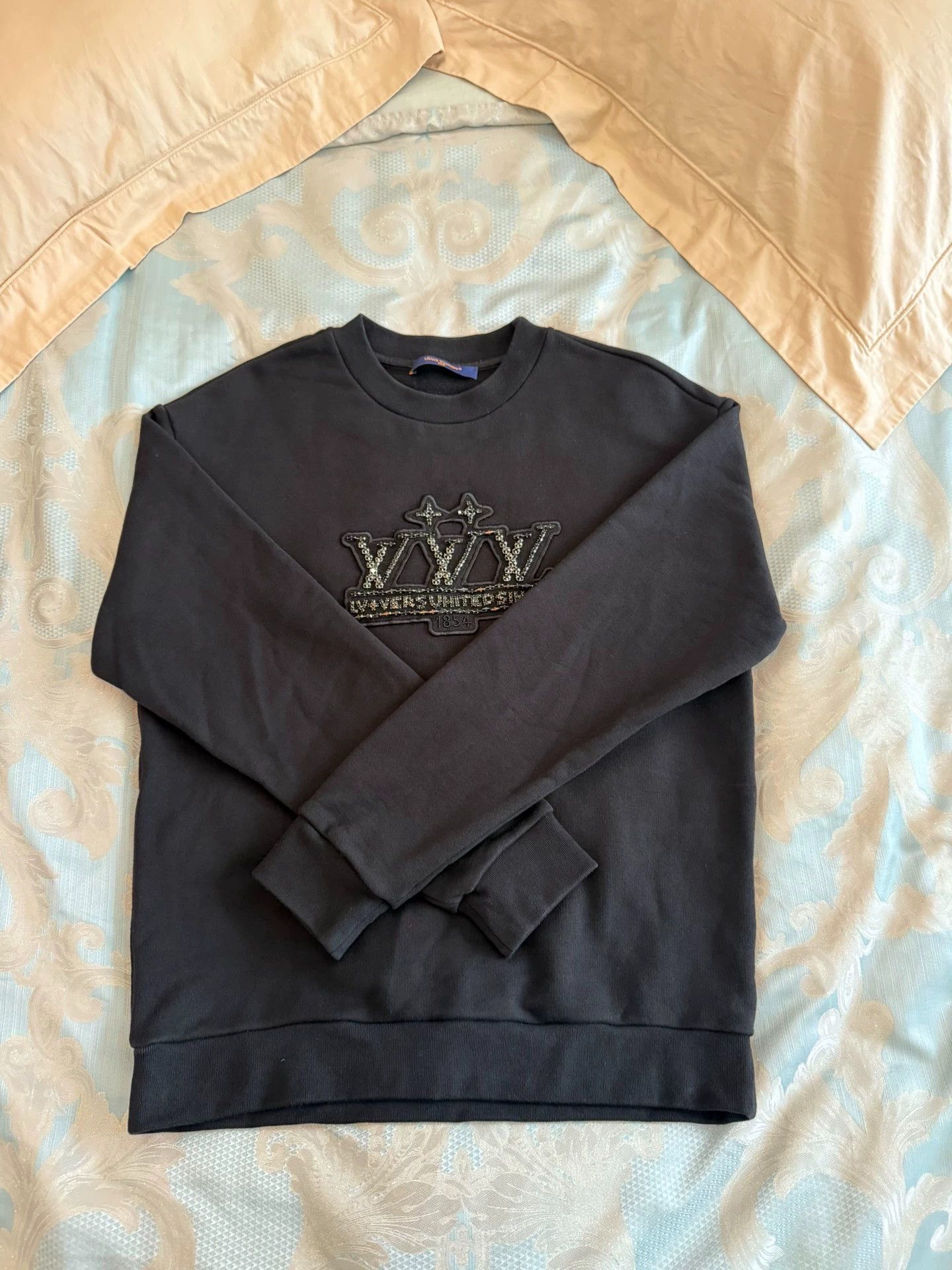 Louis Vuitton LV M Sweatshirt Big Crystal Logo Worn Twice, Stylish, Casual Size US M / EU 48-50 / 2 - 2 Thumbnail