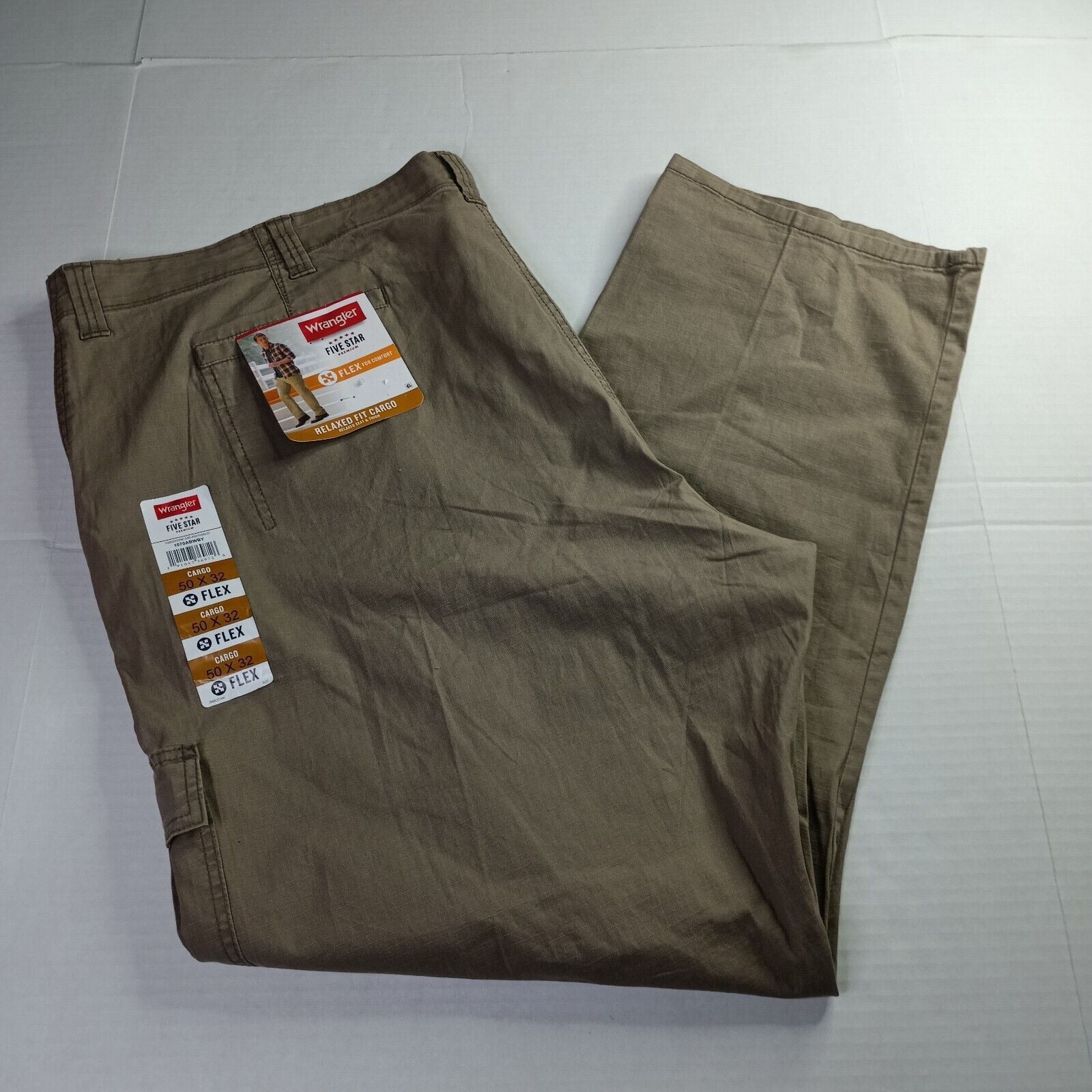Wrangler Wrangler Cargo Pants Relaxed Fit Size 50x32 Beige Size US 44 / EU 60 - 1 Thumbnail