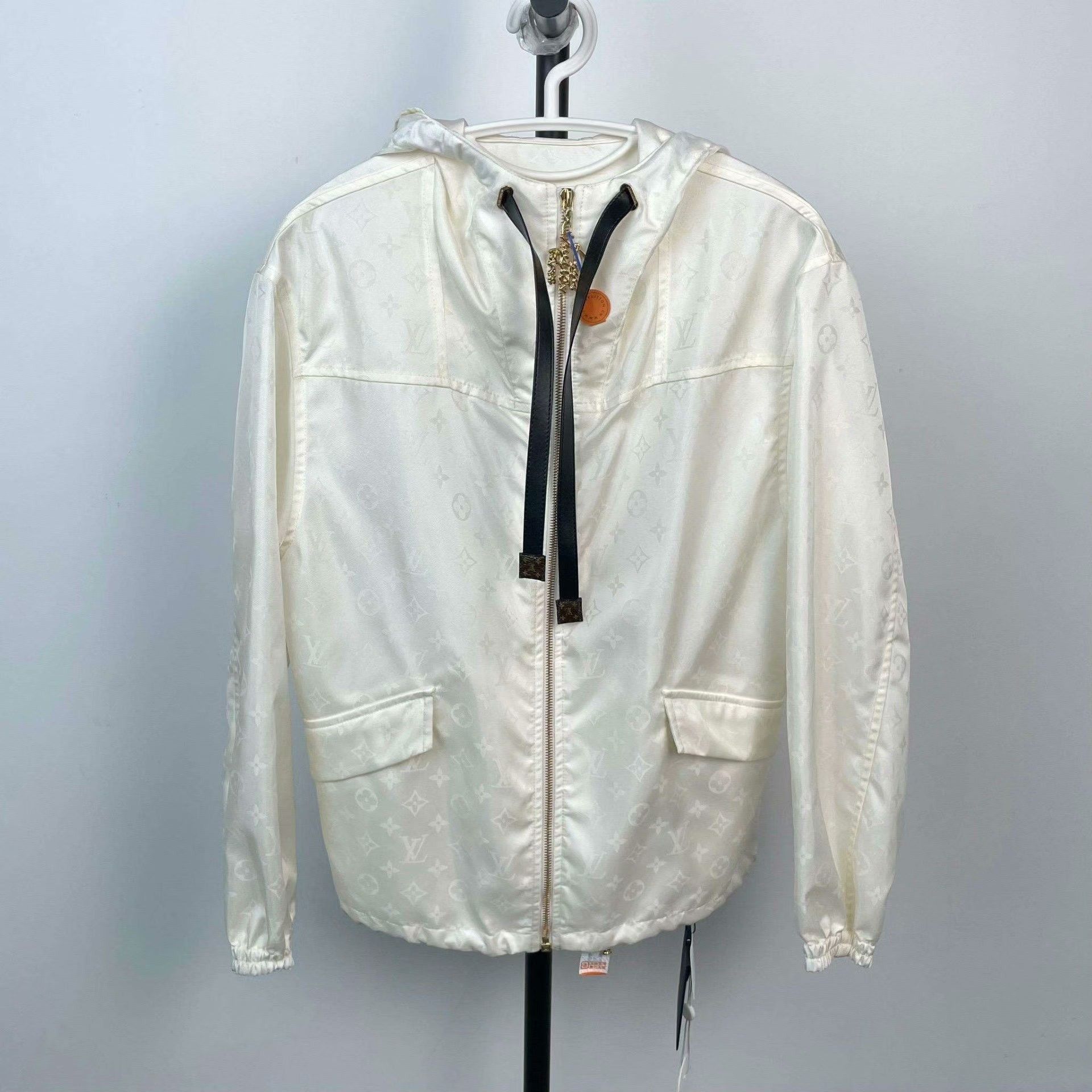Louis Vuitton Louis Vuitton White Light Jacket 32 Men Size US XS / EU 42 / 0 - 1 Thumbnail
