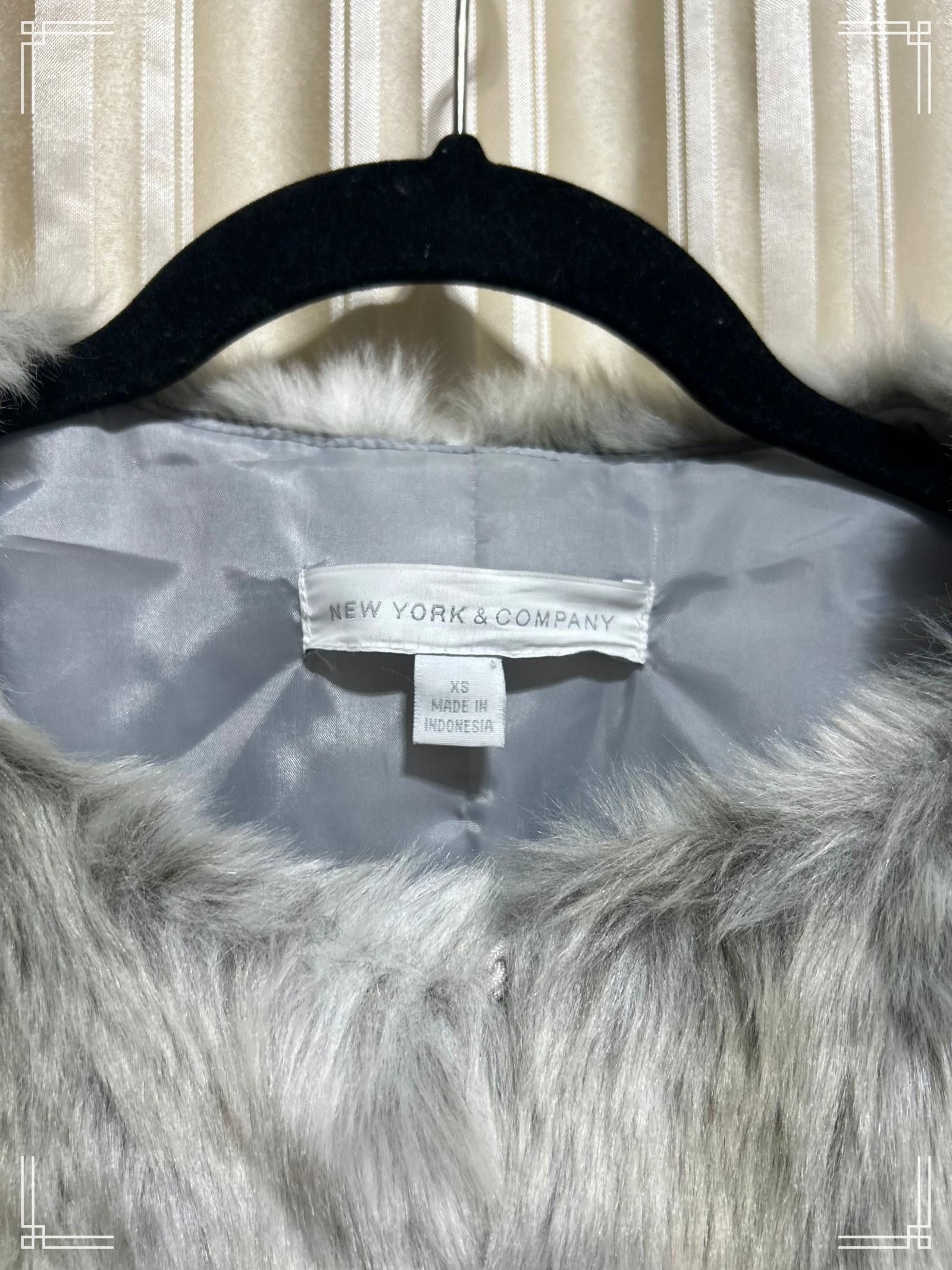 Designer New York & Company Faux Fur Vest - Gray, Size XS Size XS / US 0-2 / IT 36-38 - 6 Thumbnail