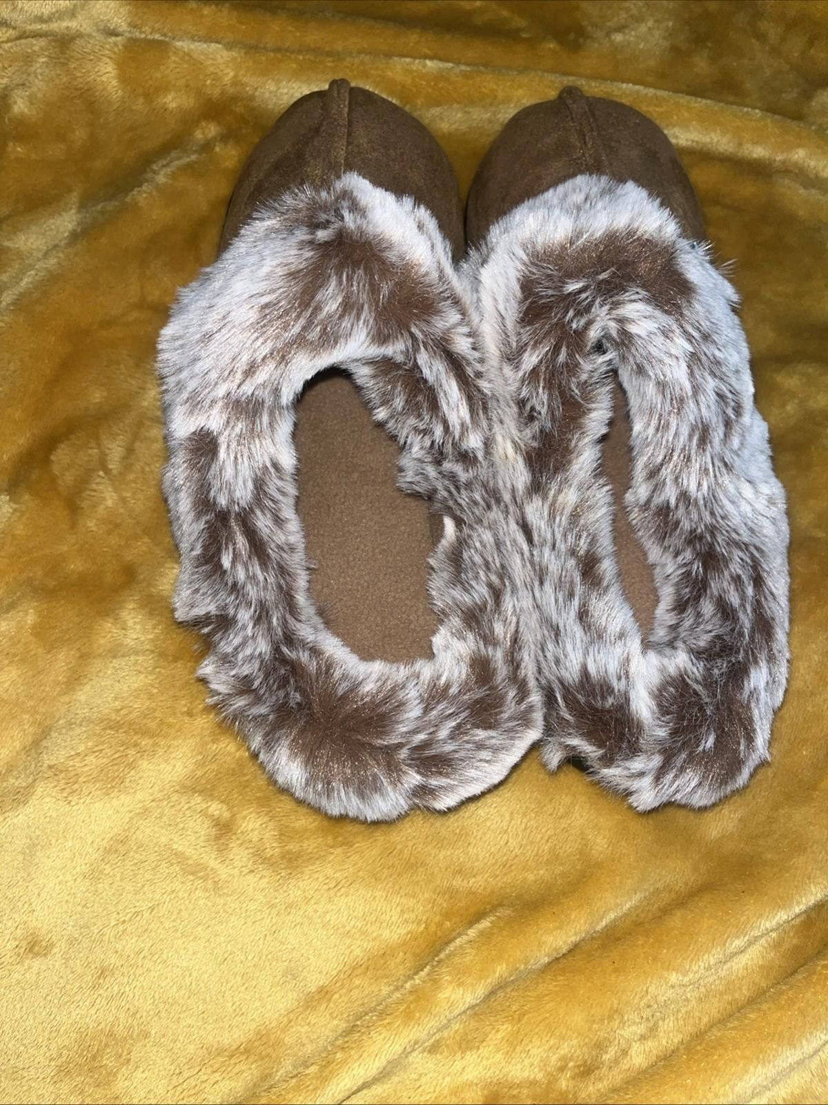 Other NWT Hometop Women’s Brown Faux Fur Clog Slippers Size 10 Size US 10 / IT 40 - 2 Thumbnail