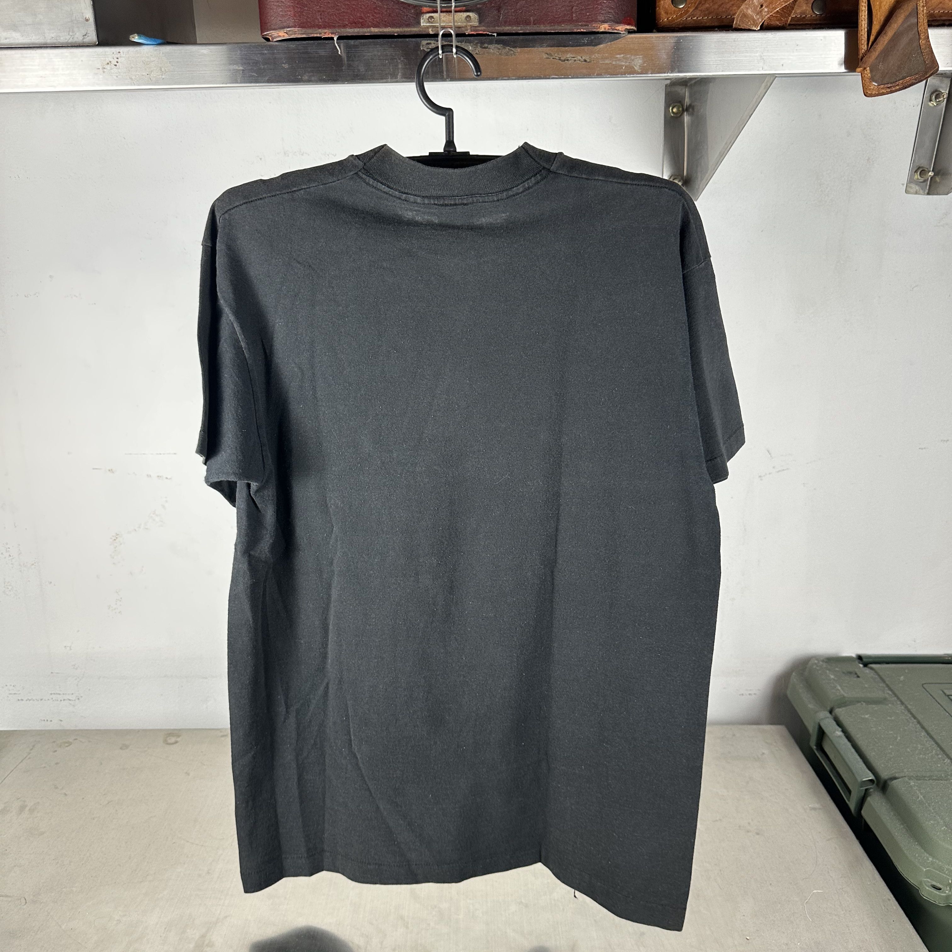 Vintage Vintage 90s Amnesty International Tanaka Ikko Art T-Shirt Size US L / EU 52-54 / 3 - 5 Thumbnail